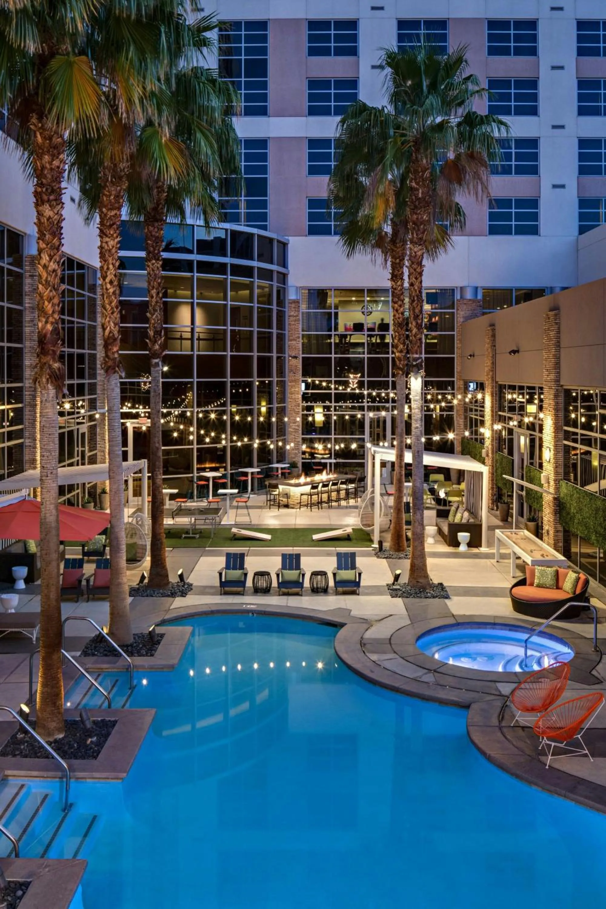 Swimming pool in Renaissance Las Vegas Hotel