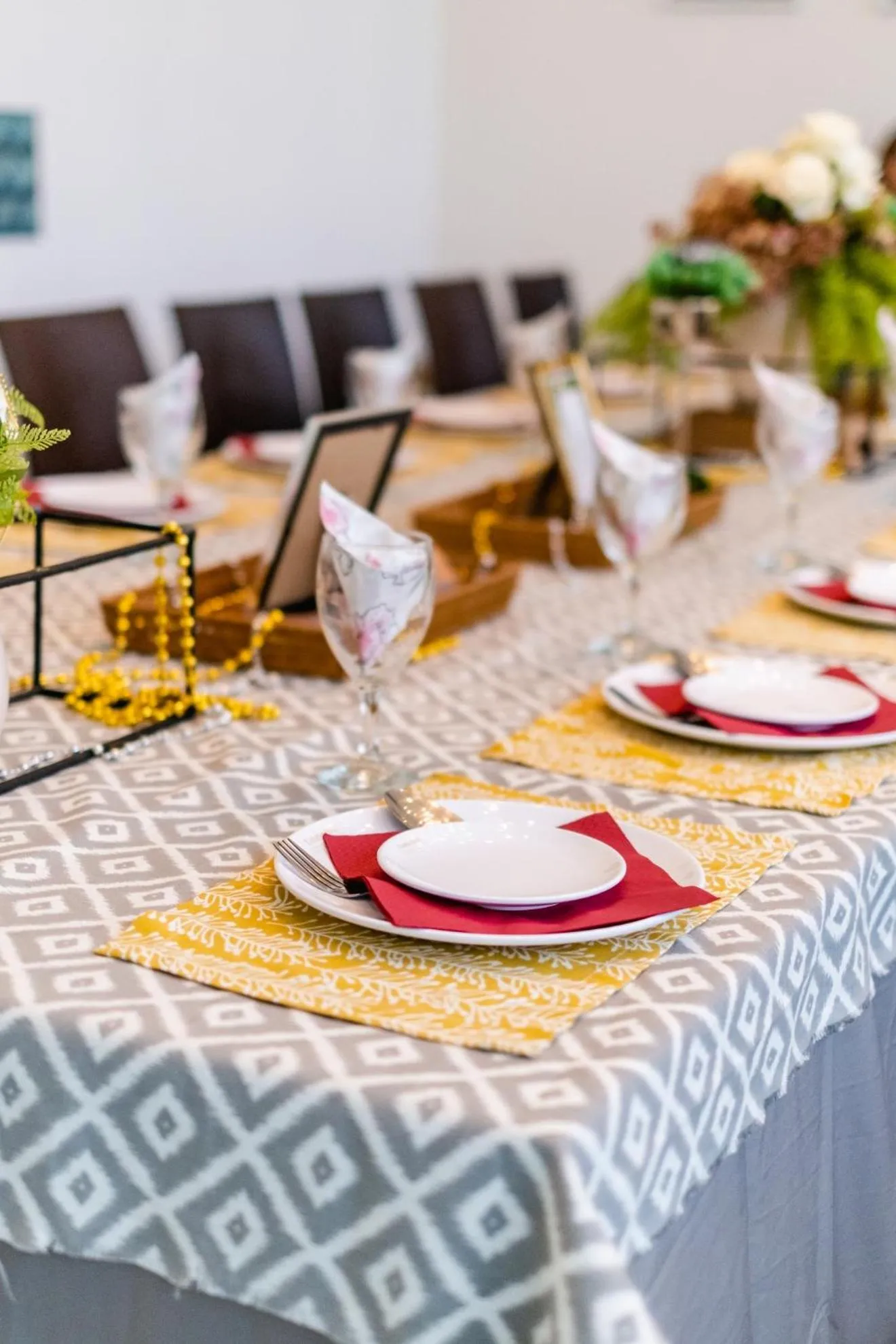 Restaurant/places to eat in Tamsabai hotel