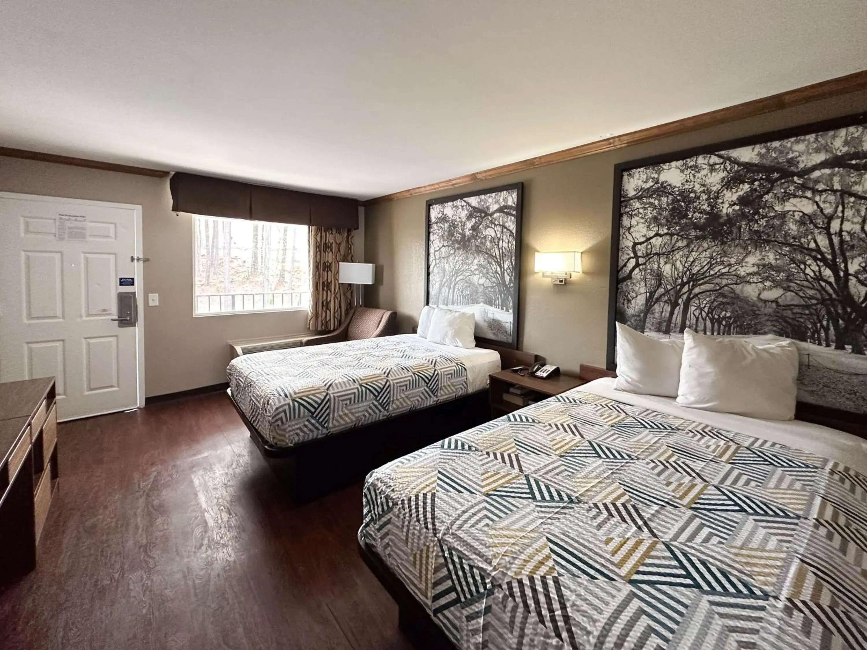 Quadruple Room - Non-Smoking in Motel 6 Atlanta GA Atlanta Airport East Quadruple Room - Non-Smoking in Motel 6 Atlanta GA Atlanta Airport East