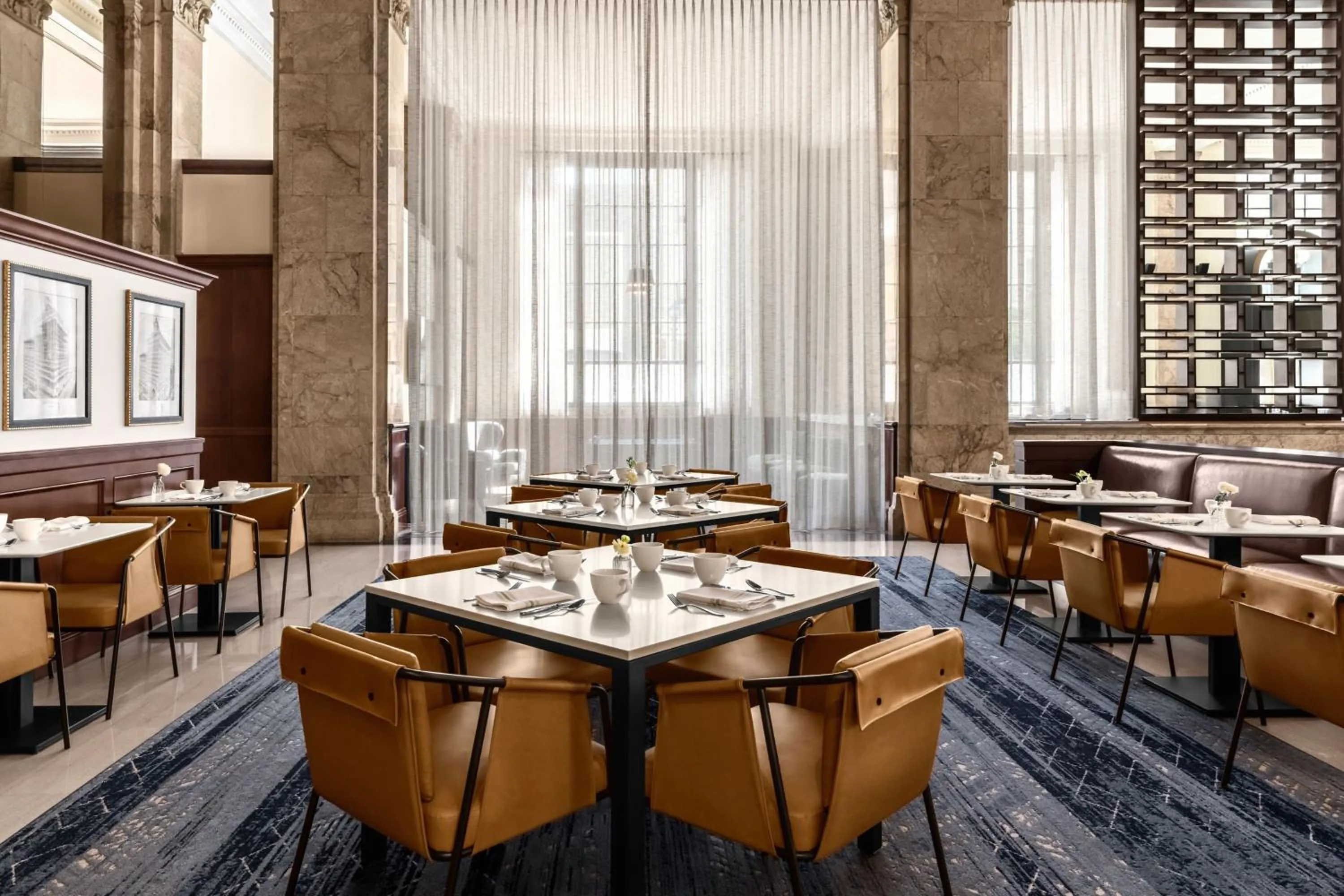 Breakfast in Courtyard by Marriott San Diego Downtown