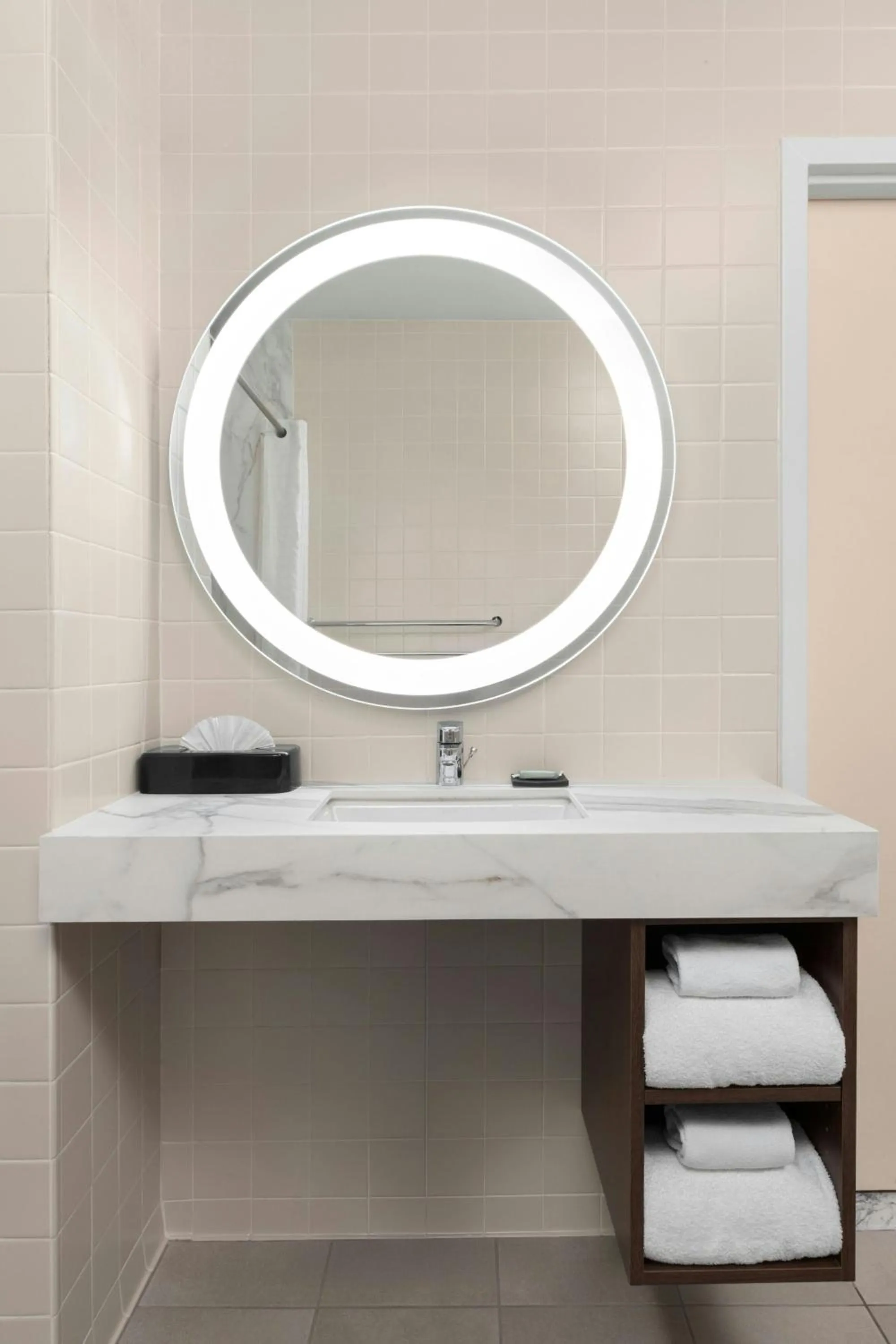 Photo of the whole room in Courtyard by Marriott Fishermans Wharf