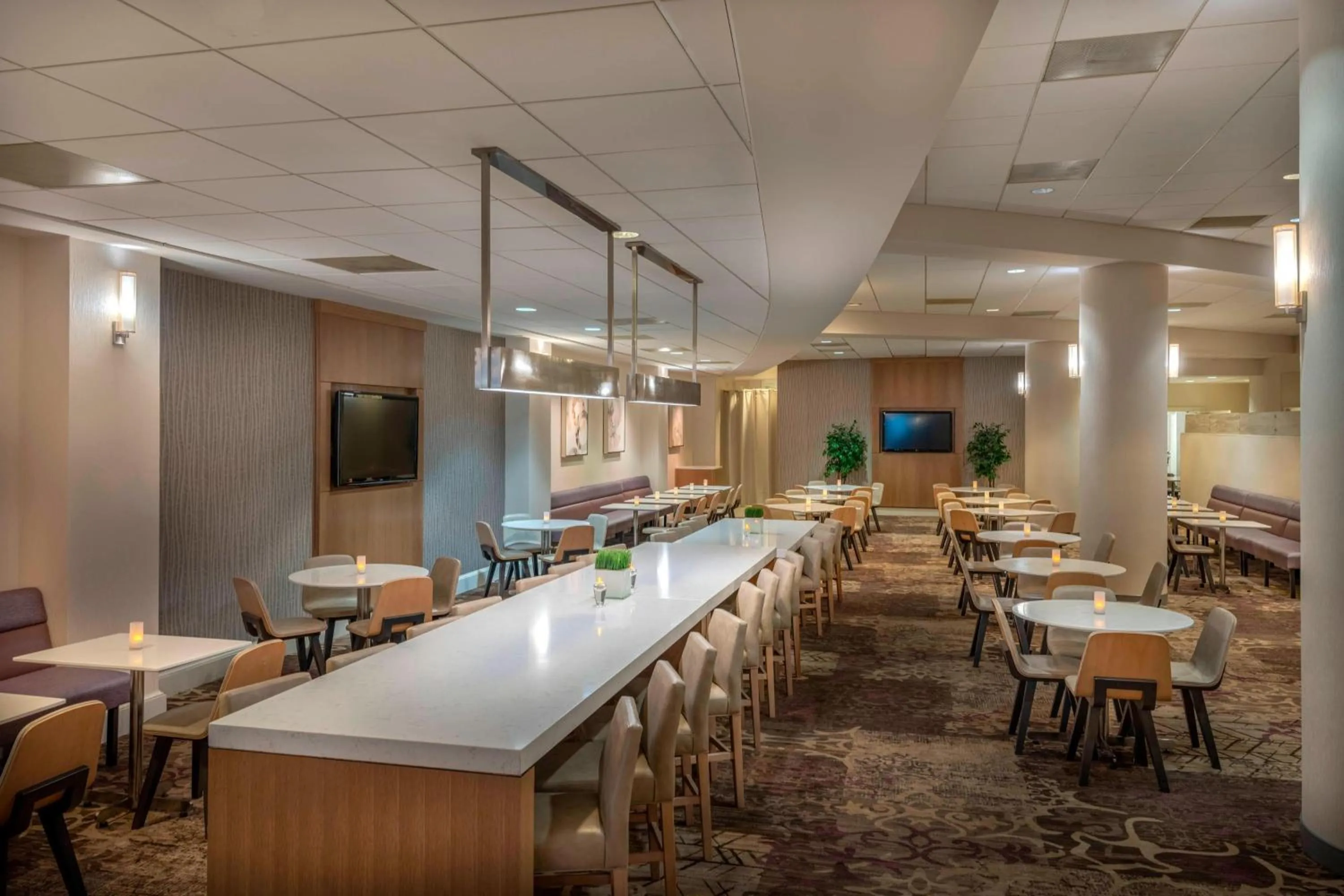 Restaurant/places to eat in Residence Inn by Marriott Washington, DC National Mall