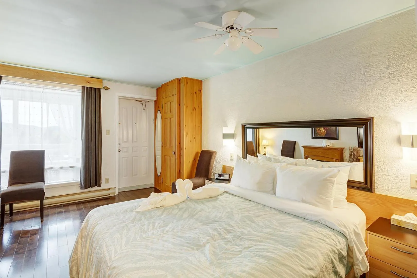 Bed in Auberge Hotel Spa Watel