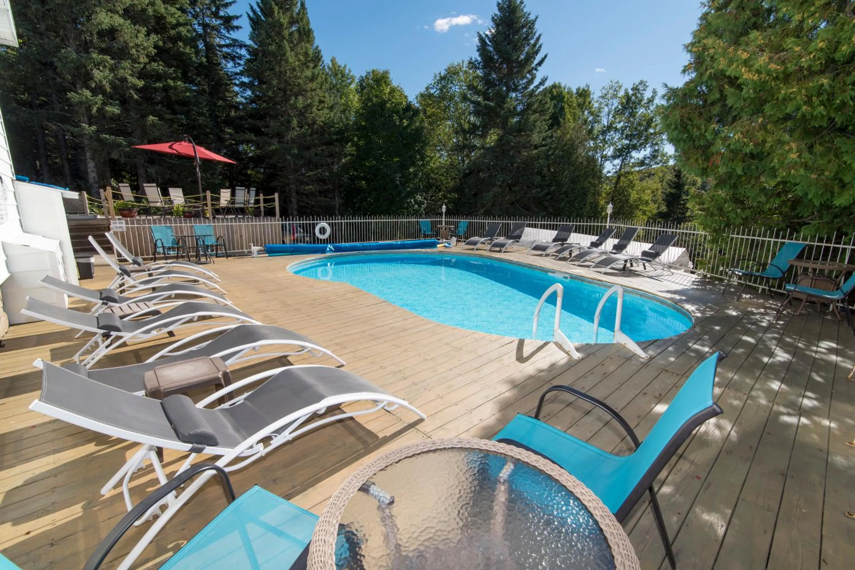 Swimming pool in Auberge Hotel Spa Watel