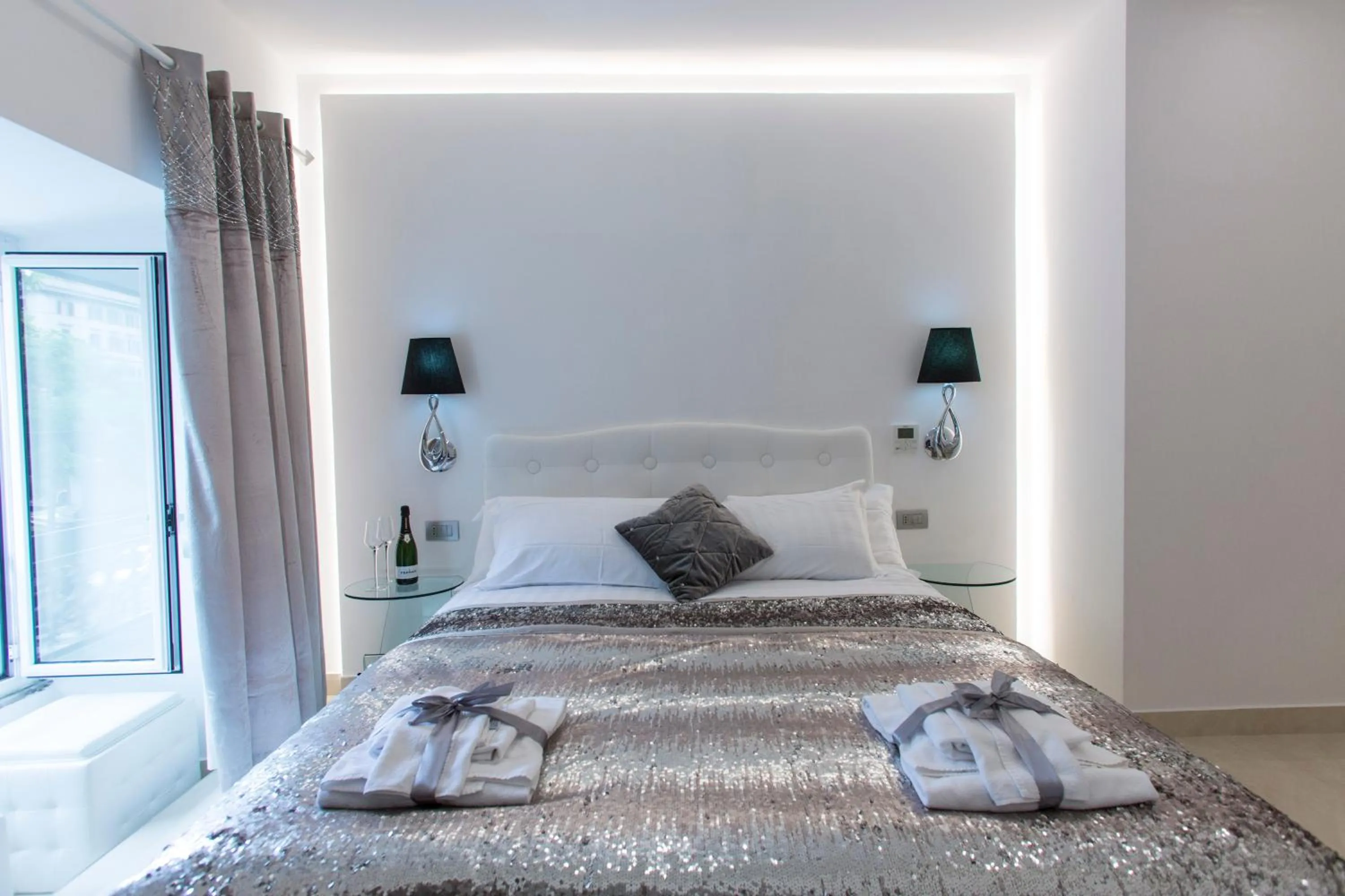 Photo of the whole room, Bed in St. Peter Grand Suite