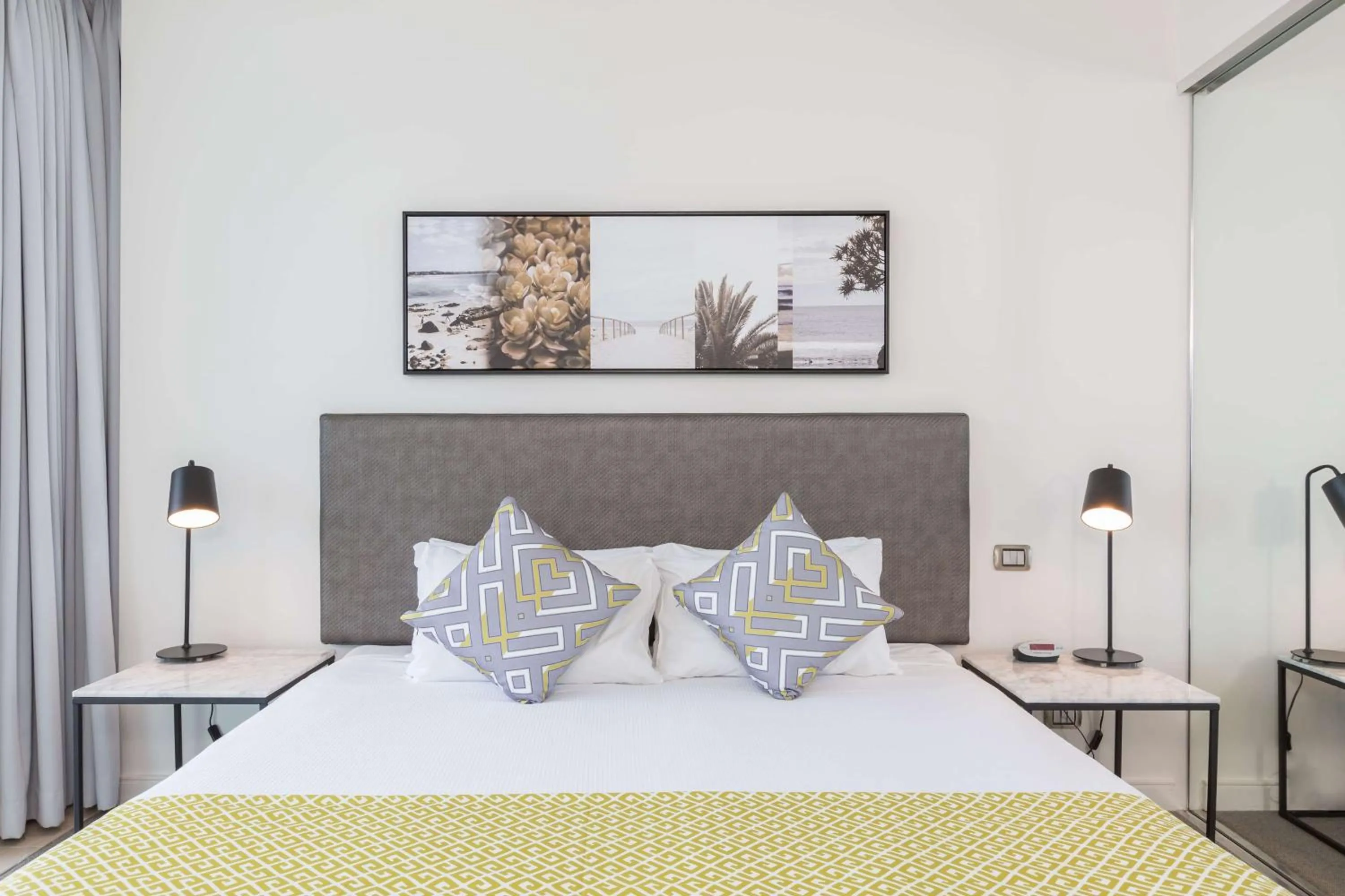 Photo of the whole room, Bed in Wyndham Resort Surfers Paradise