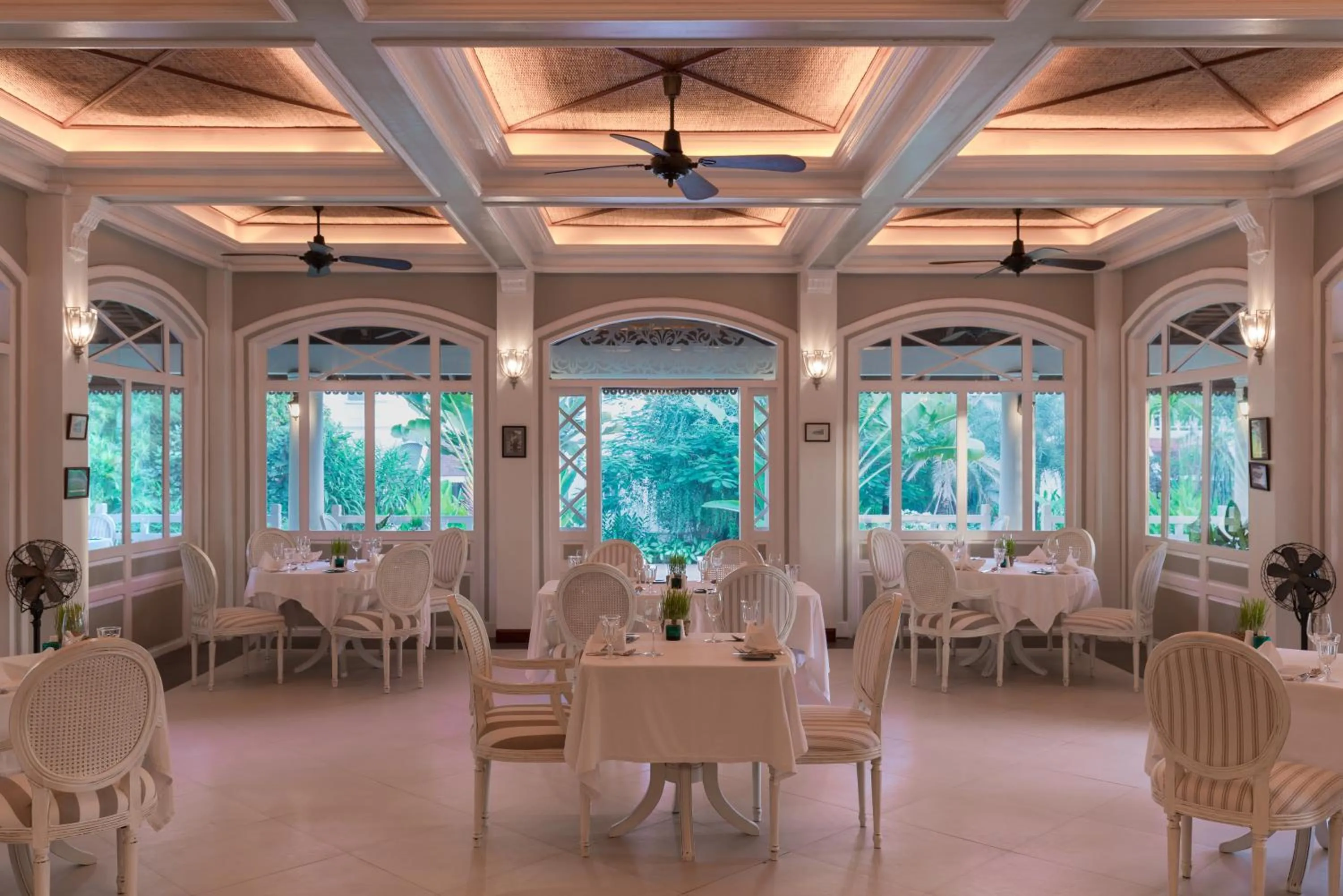 Restaurant/places to eat in The Luang Say Residence