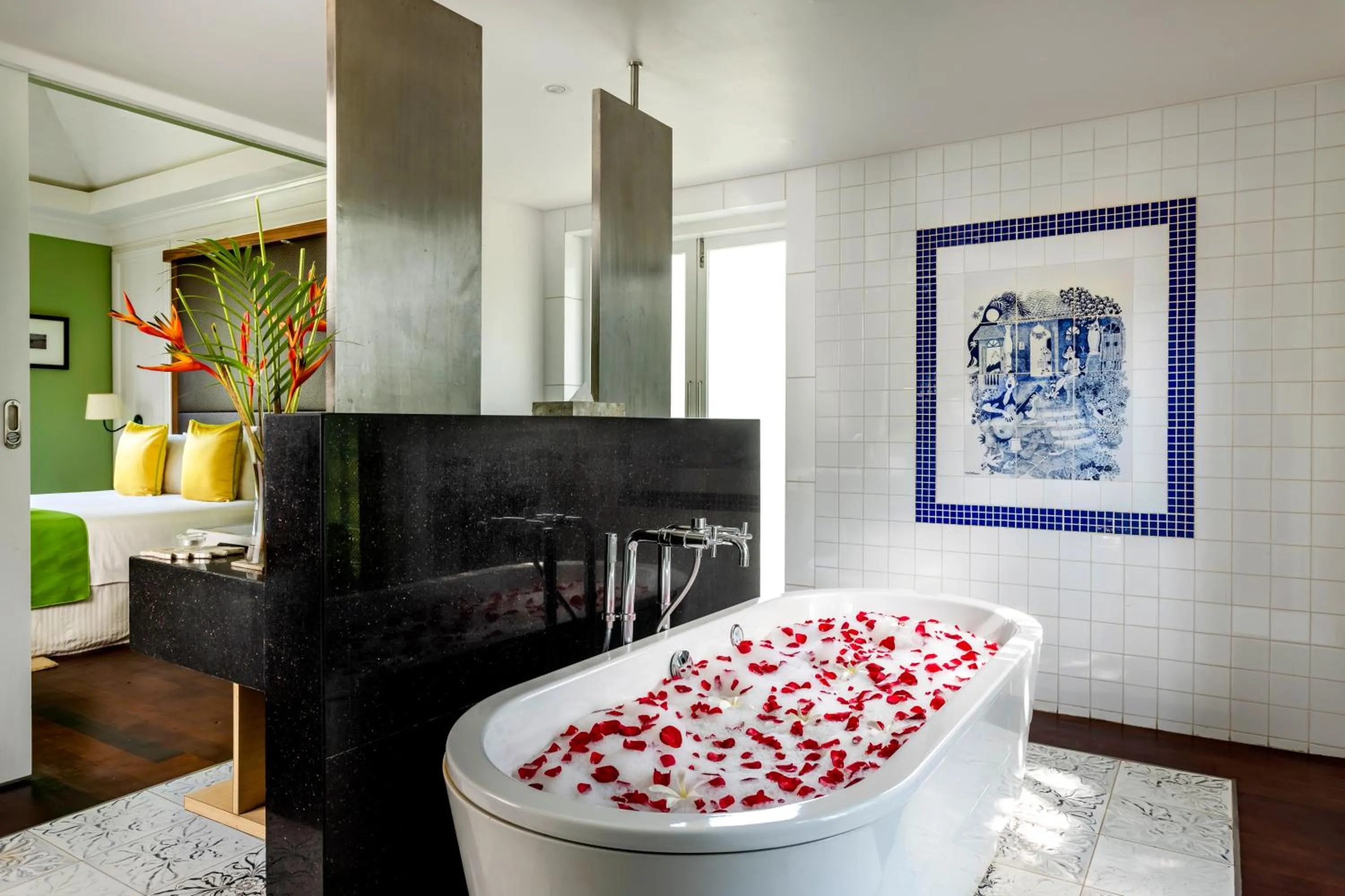 Bath in Caravela Beach Resort