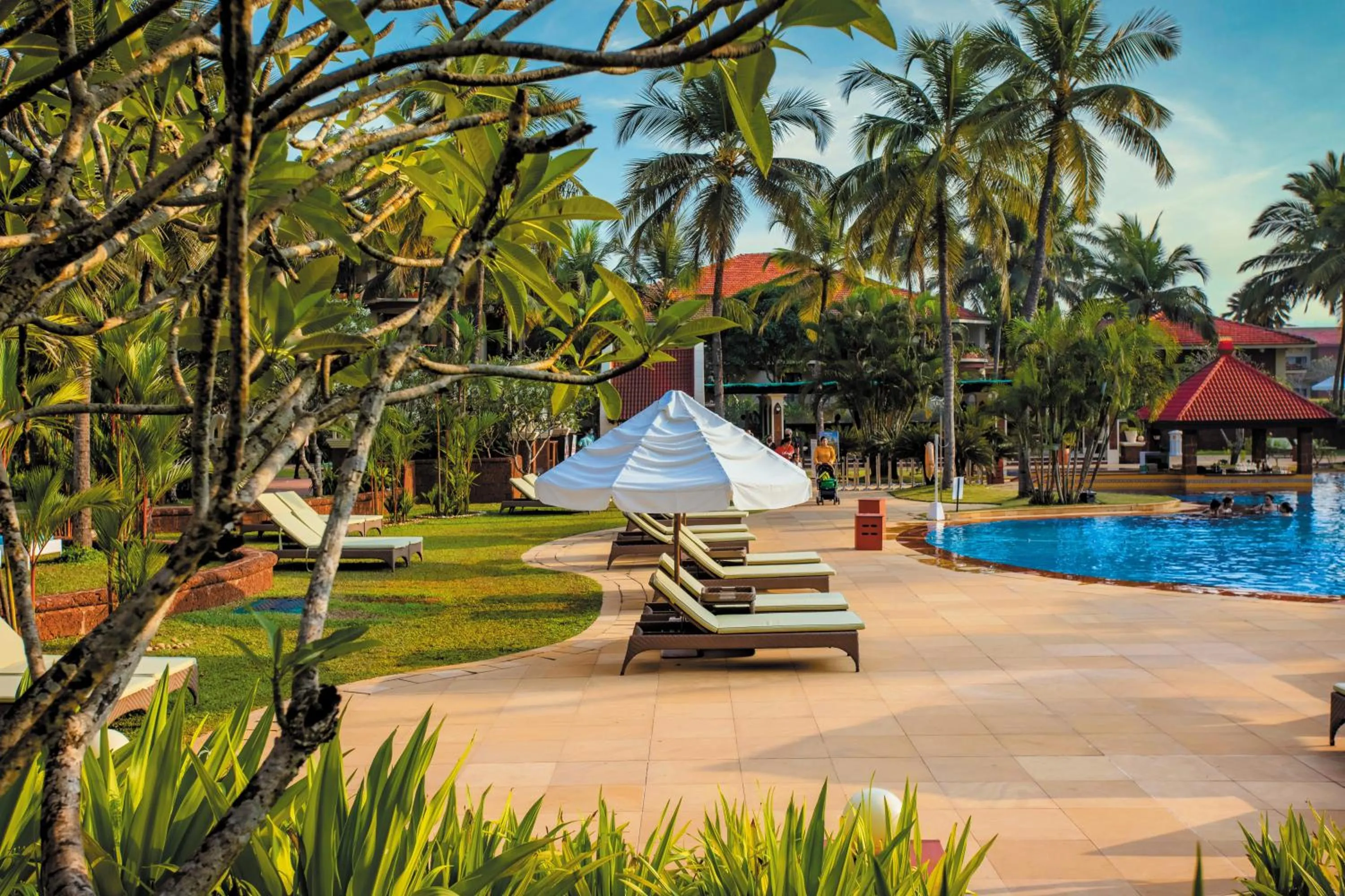 Swimming pool in Caravela Beach Resort