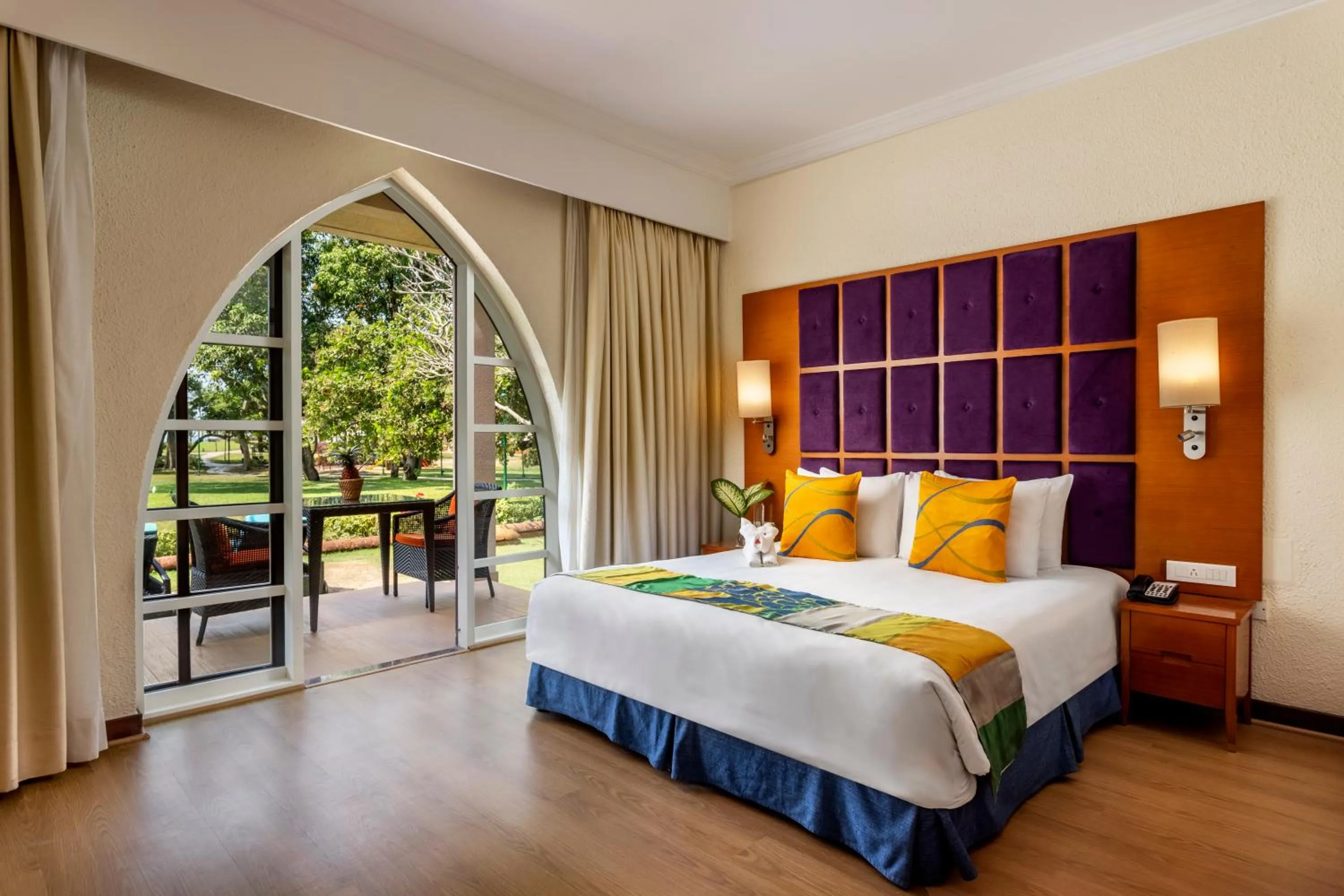 Bedroom, Bed in Caravela Beach Resort