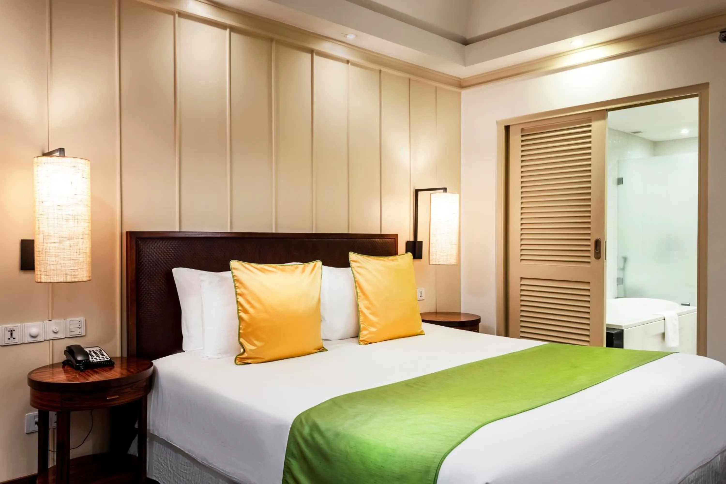 Bedroom, Bed in Caravela Beach Resort