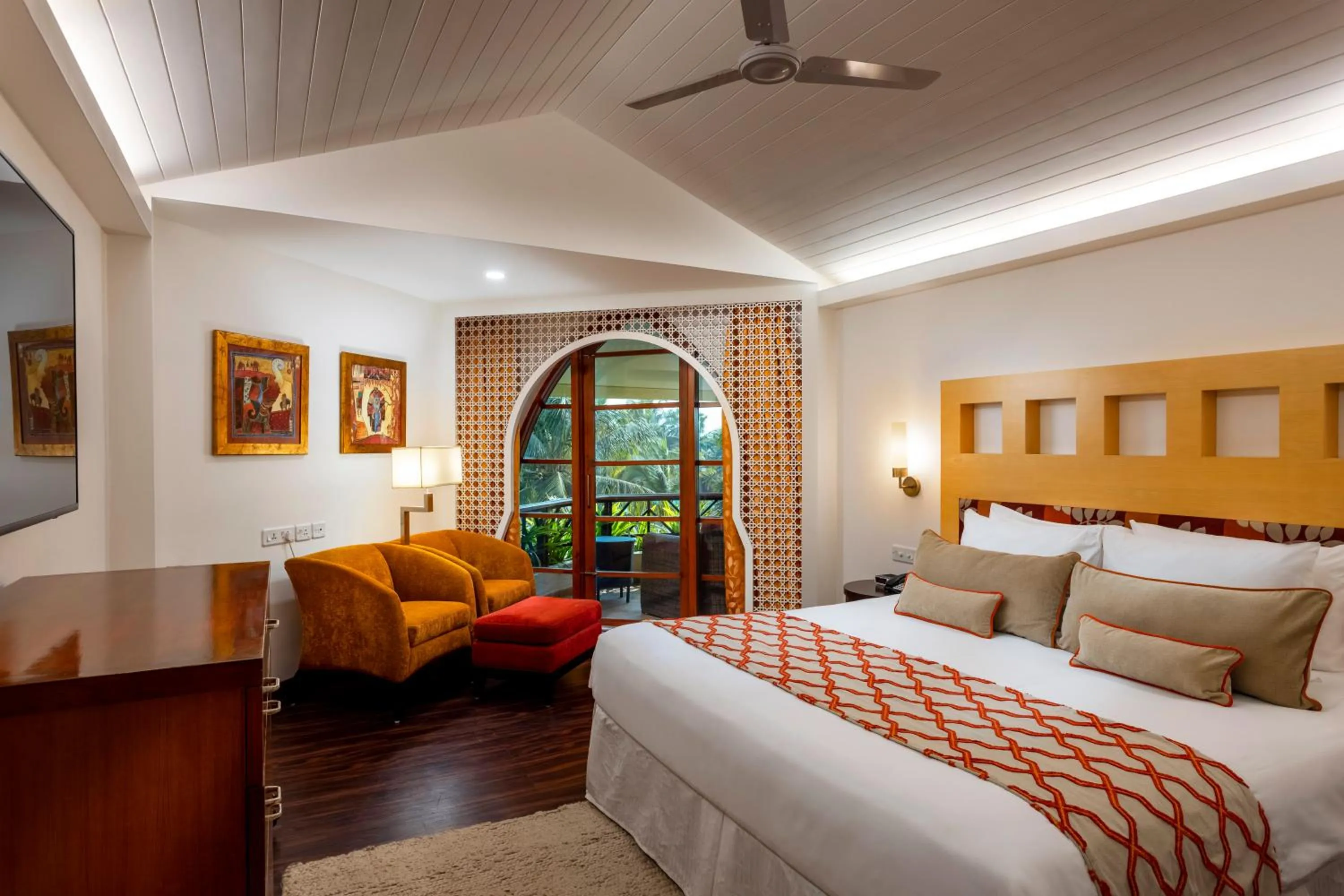 Bed in Caravela Beach Resort