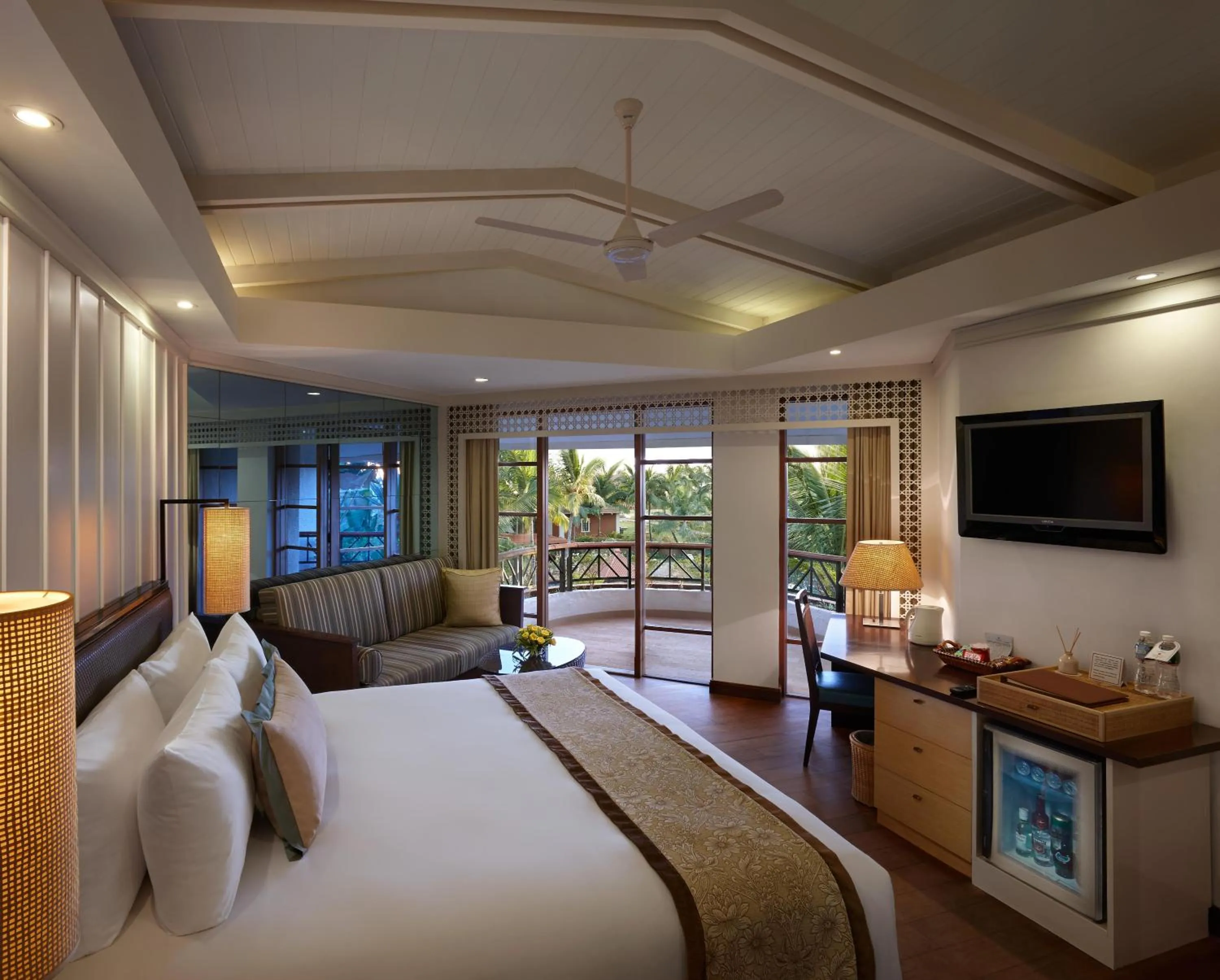 Bedroom, Bed in Caravela Beach Resort