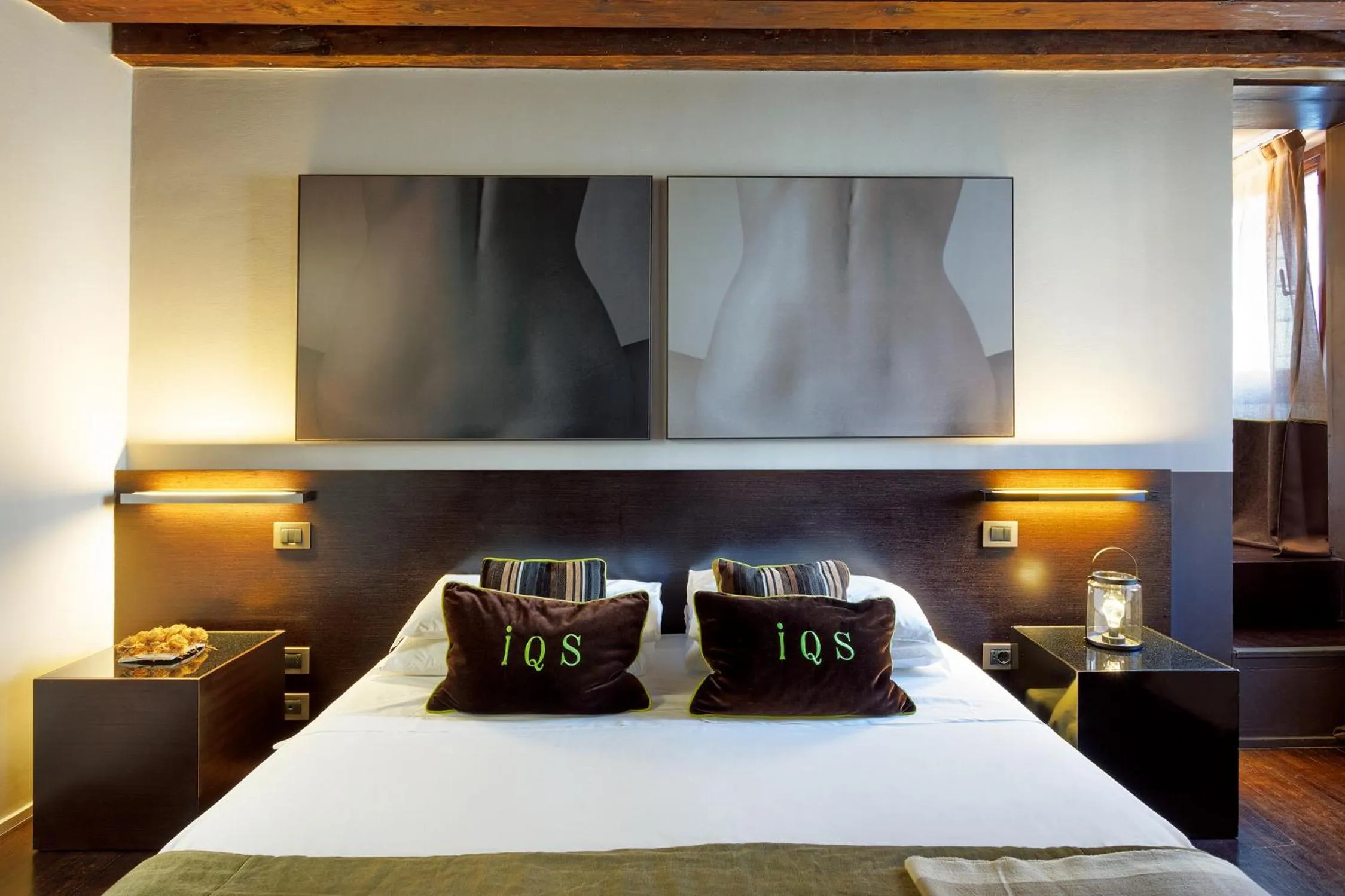 Bedroom, Bed in Charming House Iqs