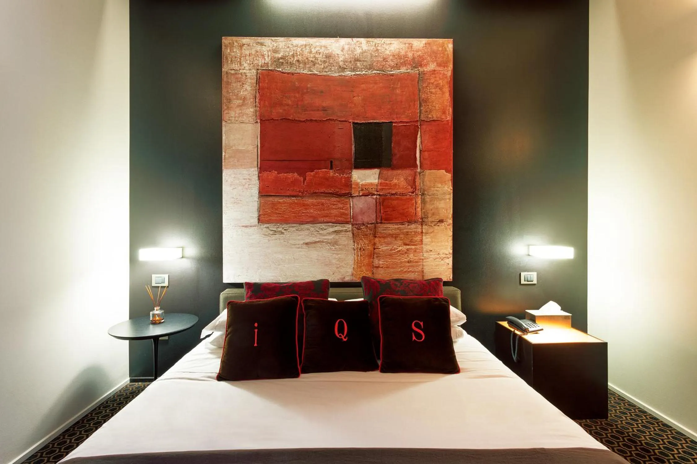 Bedroom, Bed in Charming House Iqs