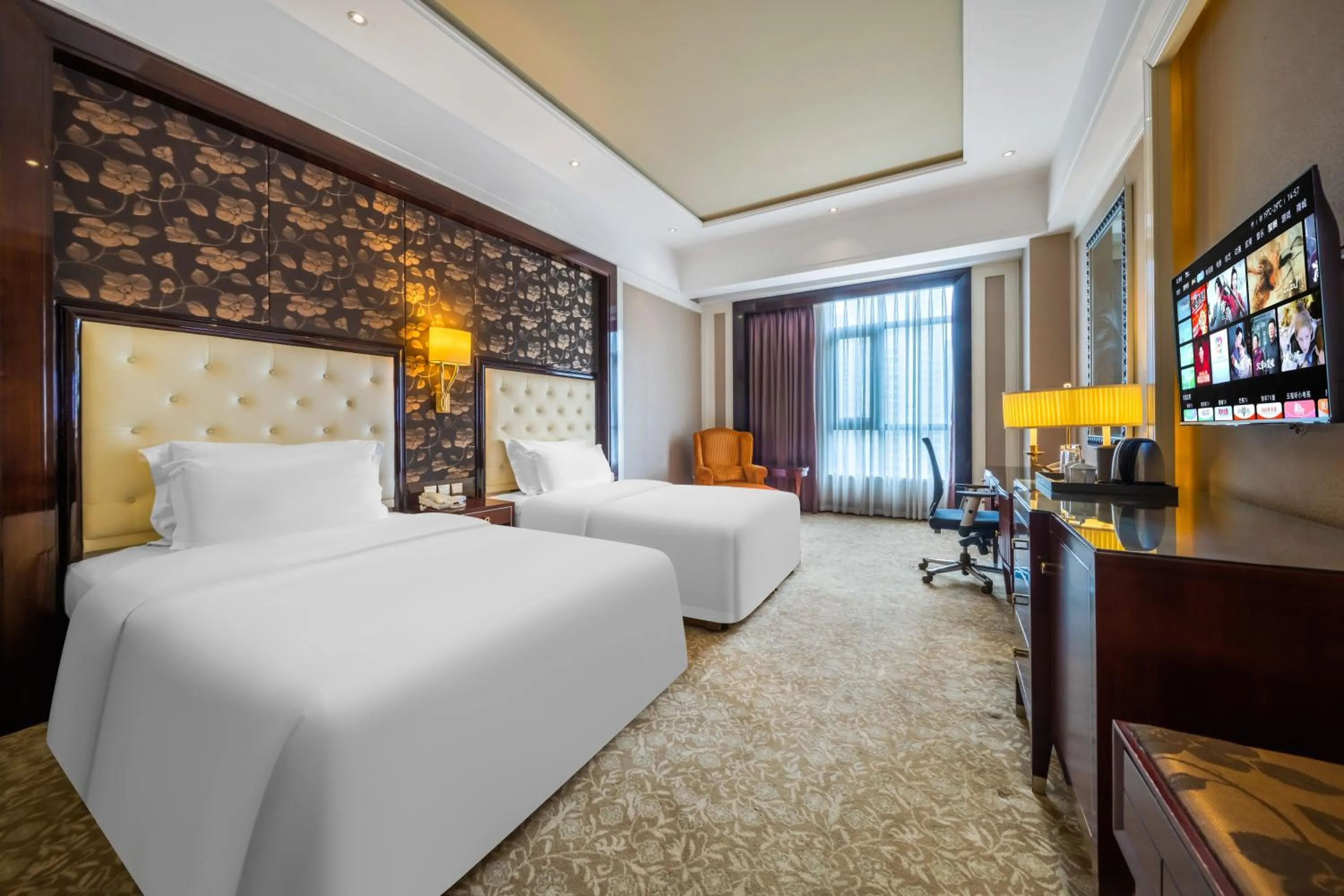 Bed in Wyndham Grand Plaza Royale Palace Chengdu