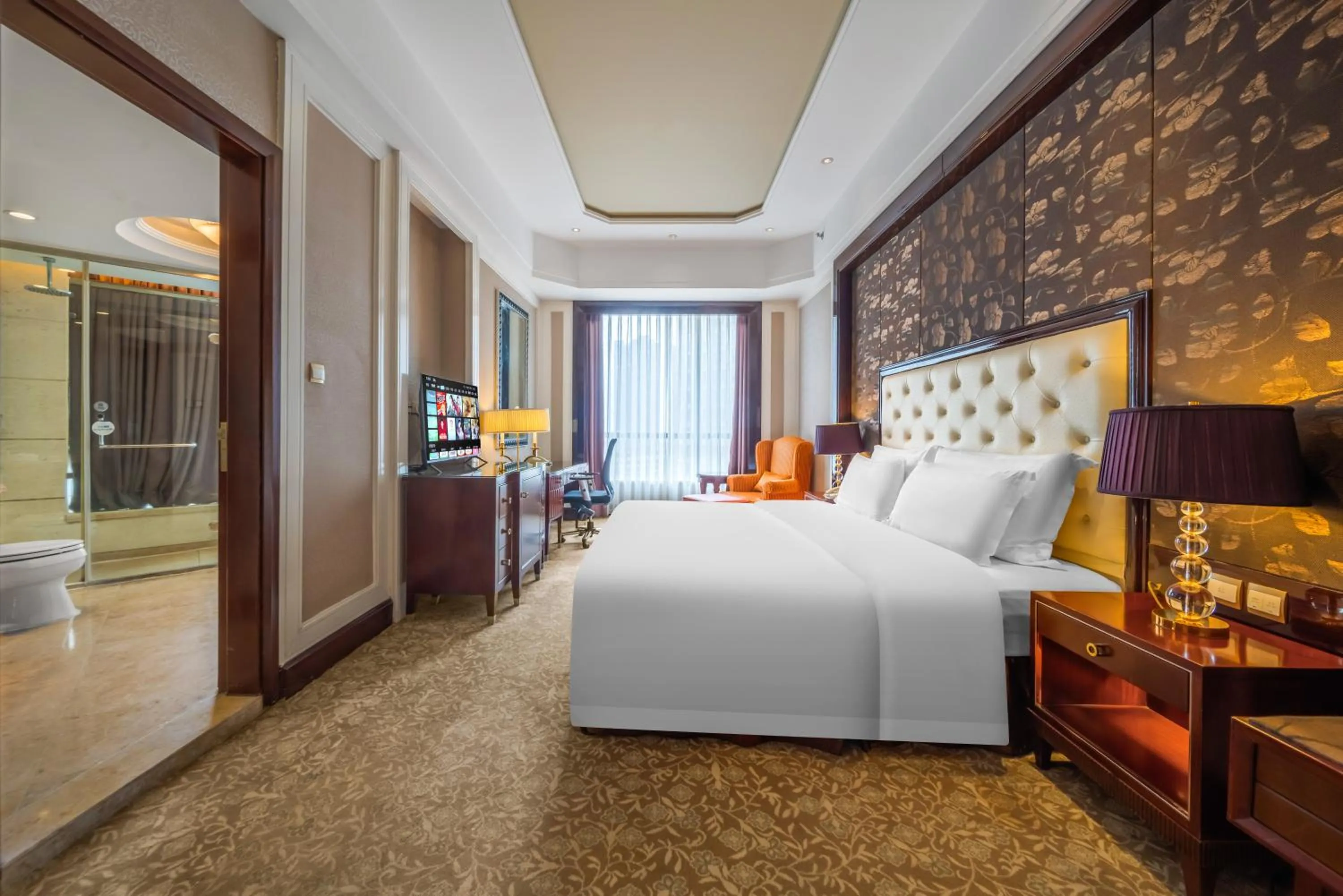 Bed in Wyndham Grand Plaza Royale Palace Chengdu