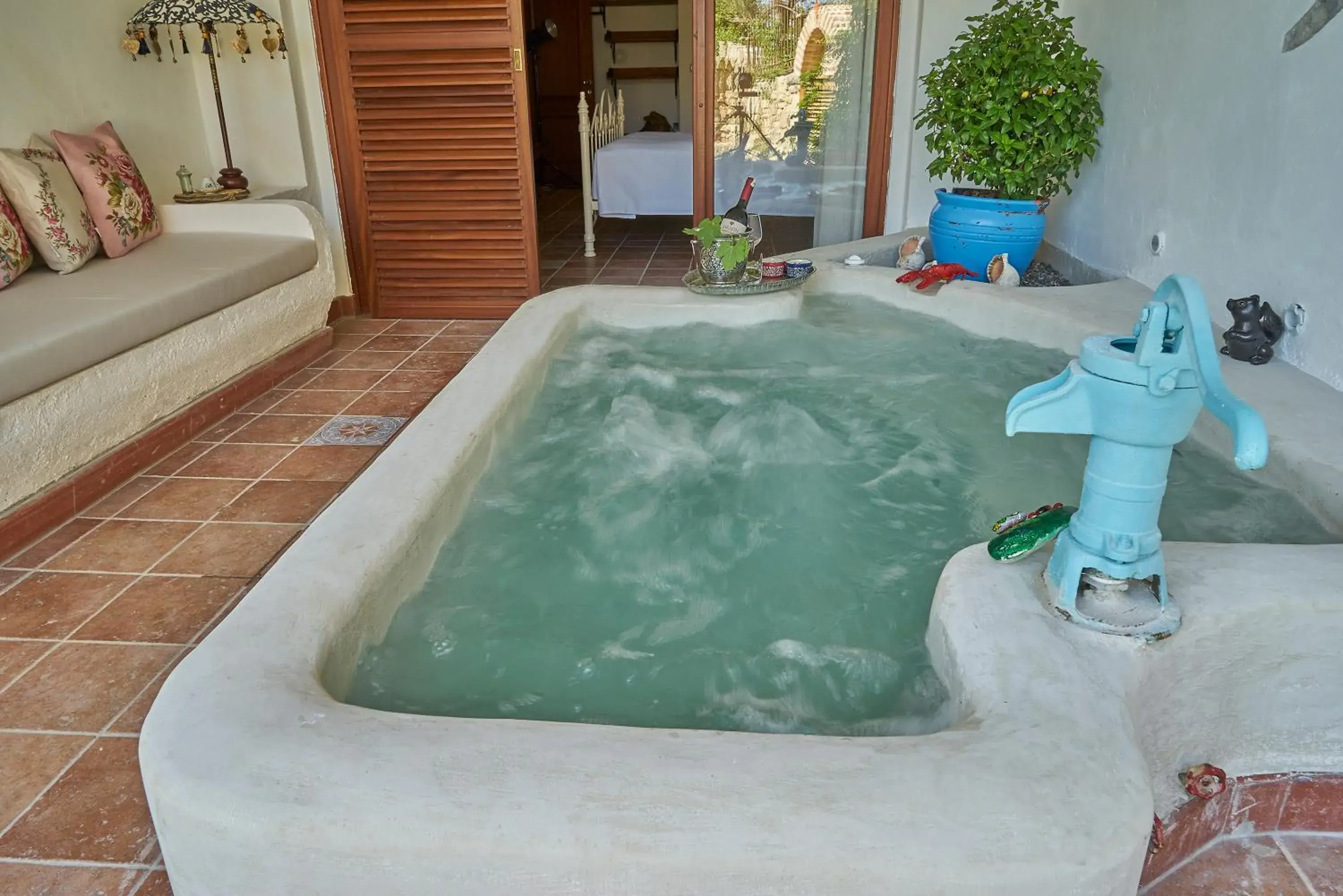 Garden Suite with Spa Bath in Villa Taraça Alaçatı Romantik Otel Garden Suite with Spa Bath in Villa Taraça Alaçatı Romantik Otel