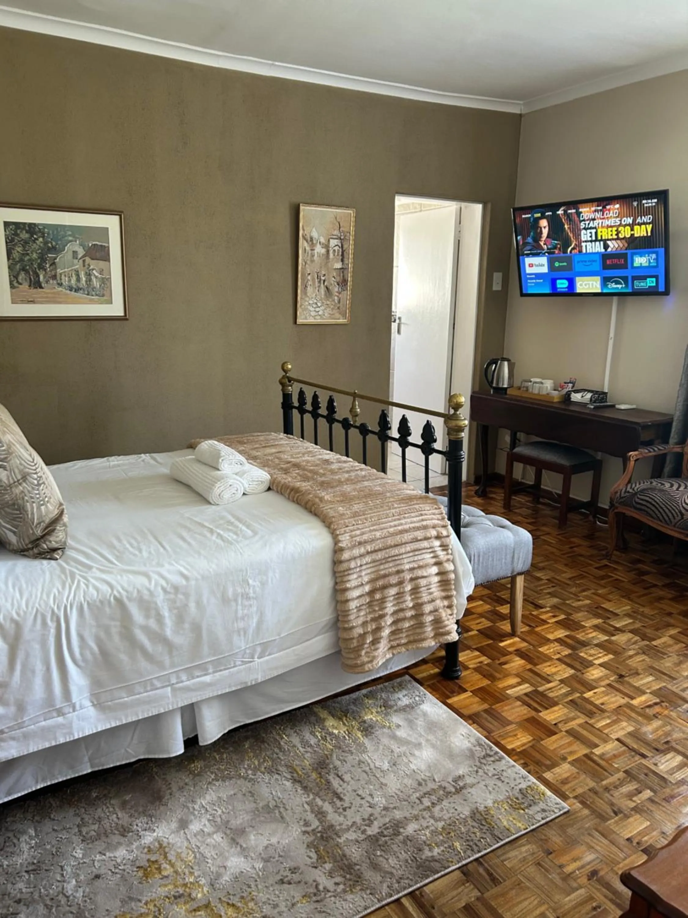 TV and multimedia, Bed in Dolliwarie Guesthouse