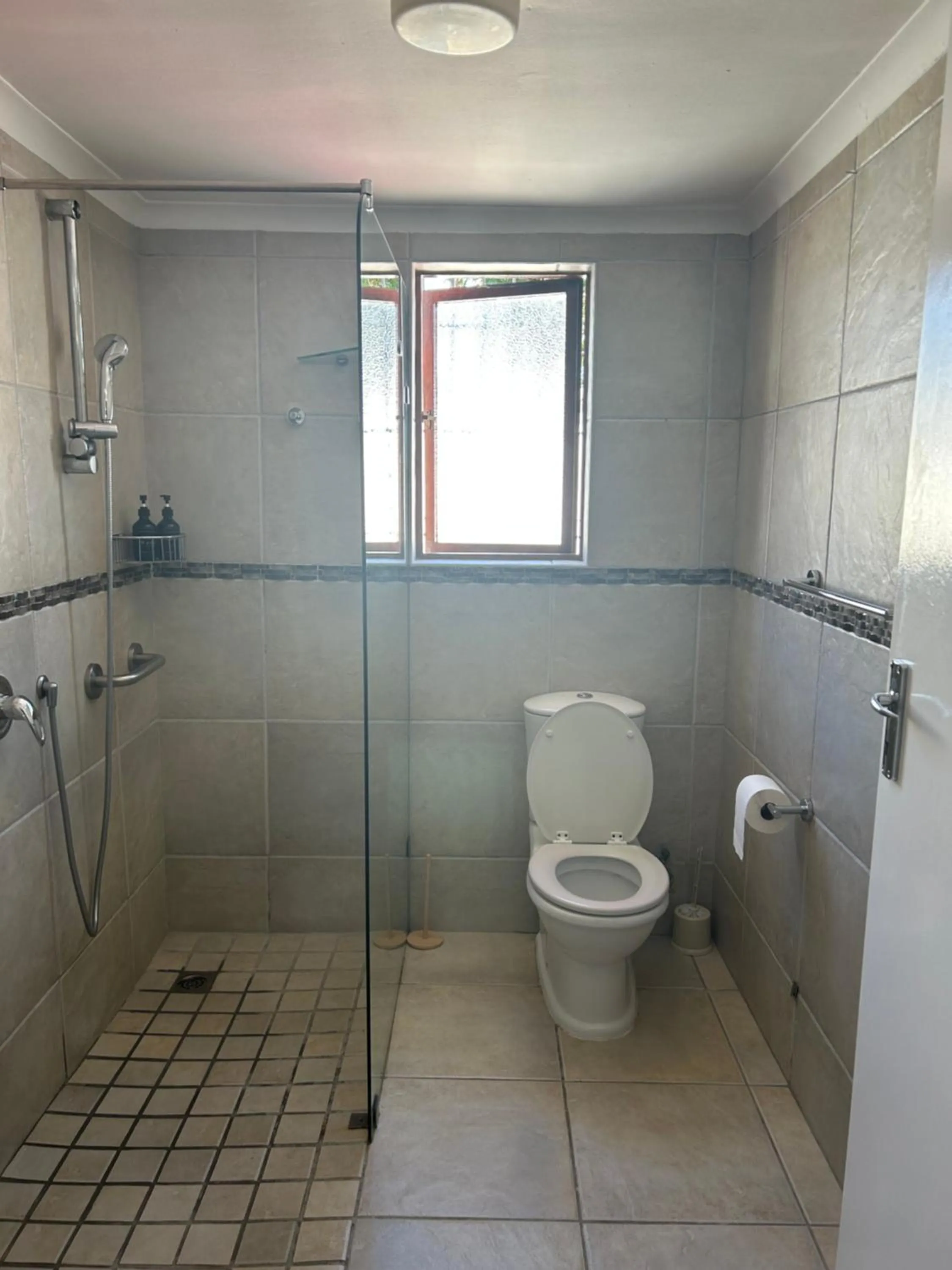 Shower in Dolliwarie Guesthouse