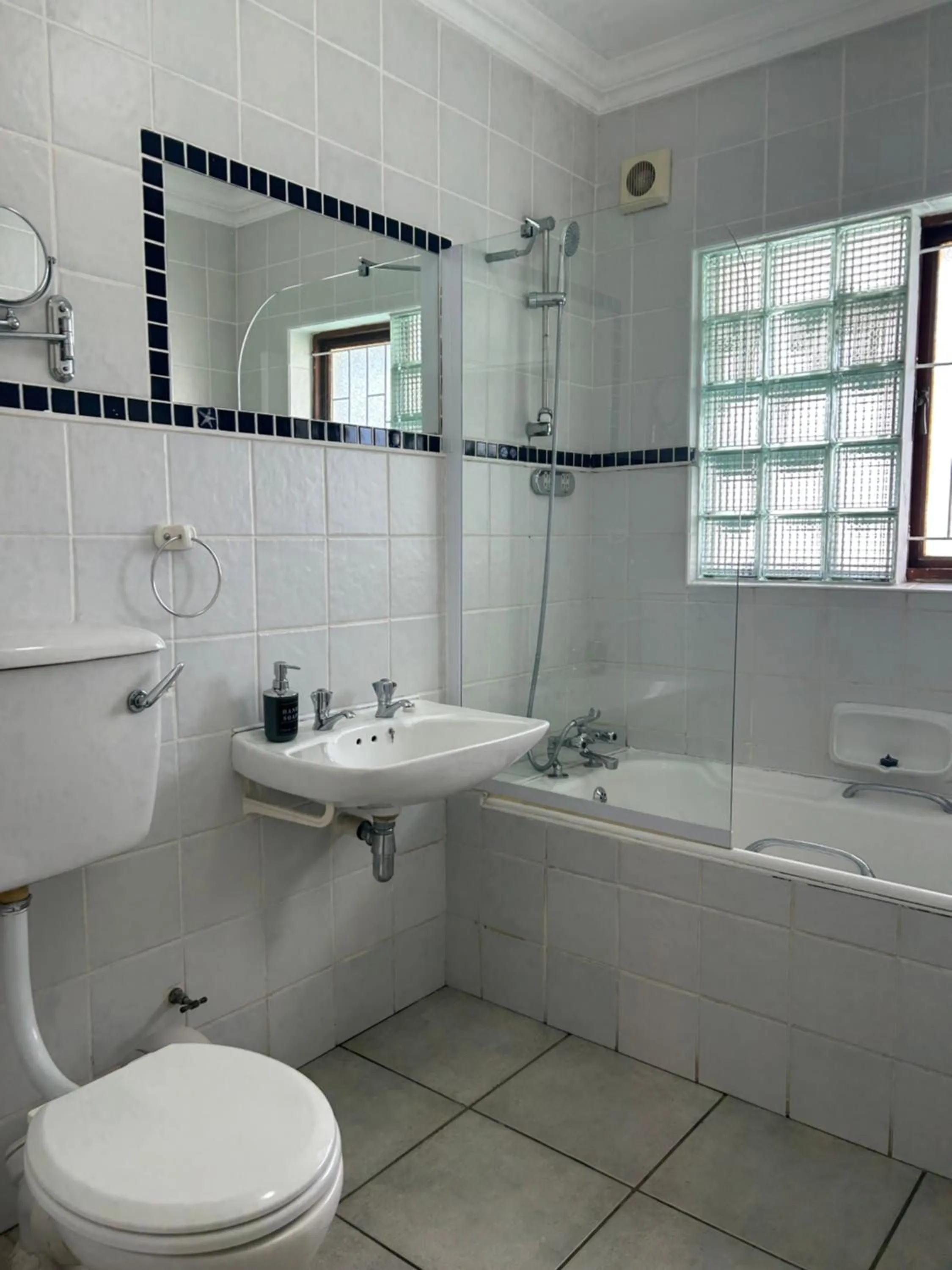 Shower in Dolliwarie Guesthouse