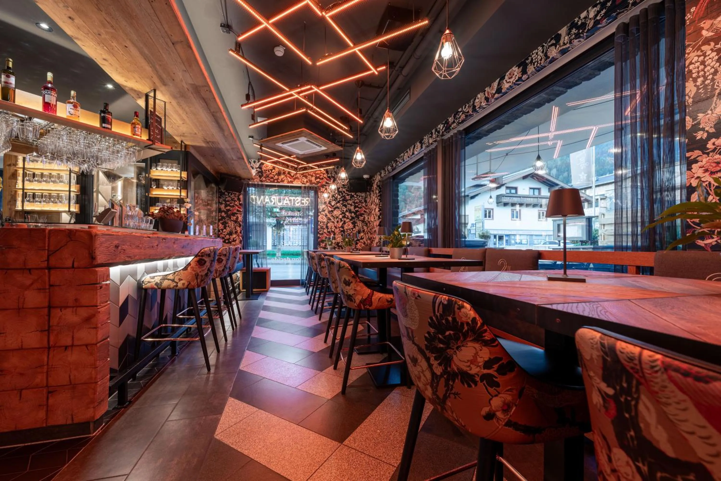 Restaurant/places to eat in 24 by AvenidA - Mountain Hotel