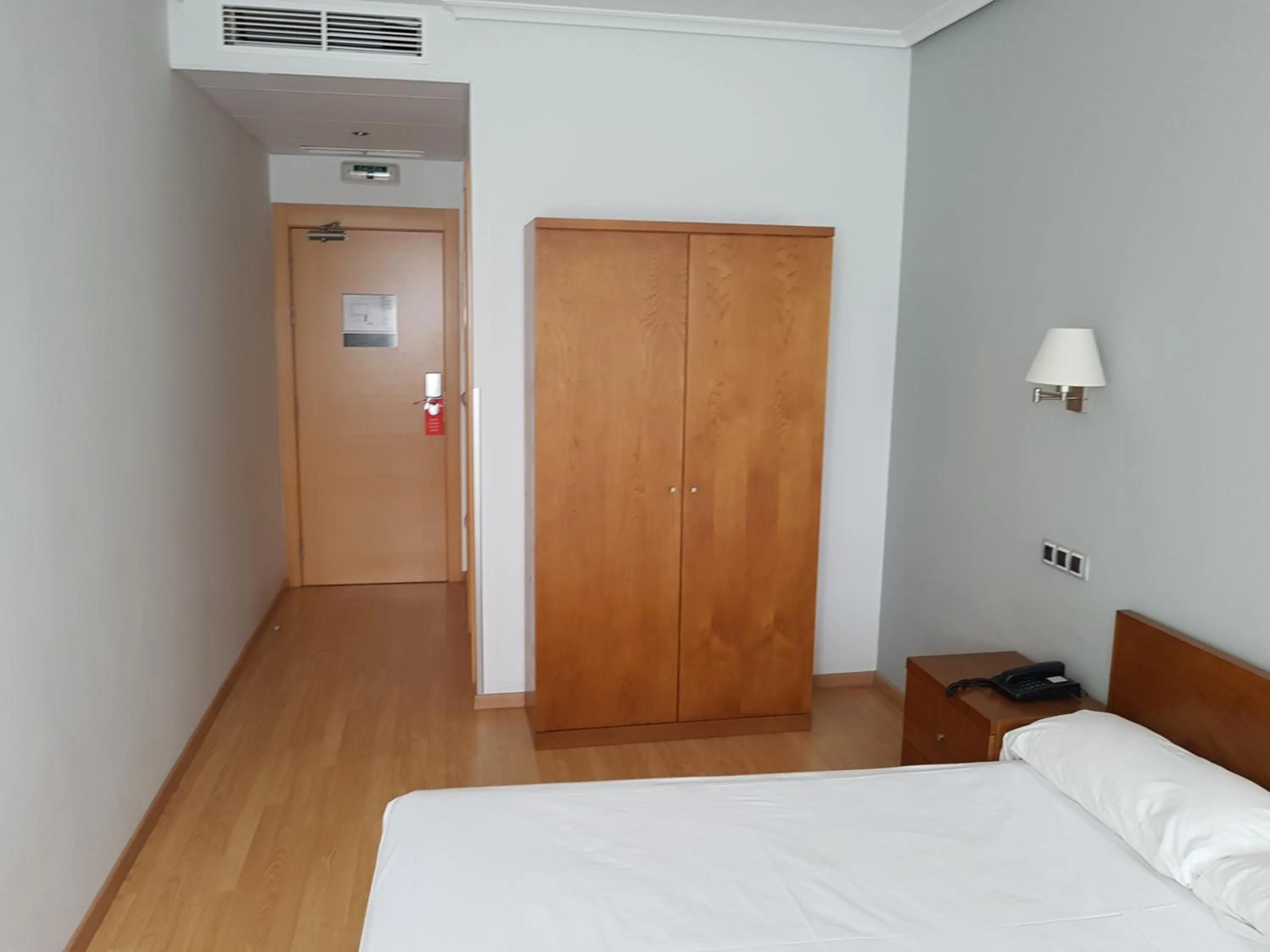 Bed, TV/Entertainment Center in Hotel Ciudad de Corella