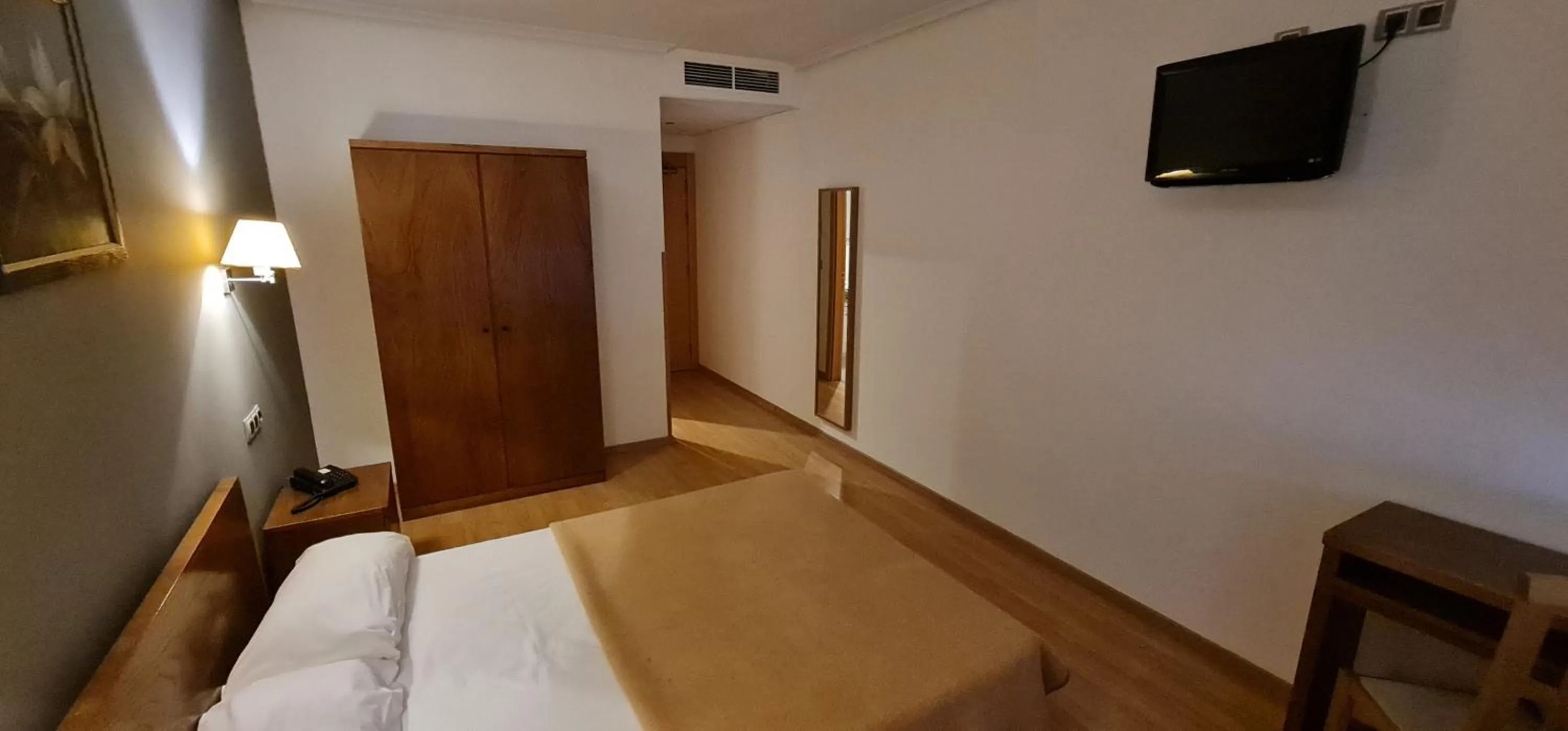 Photo of the whole room, TV/Entertainment Center in Hotel Ciudad de Corella