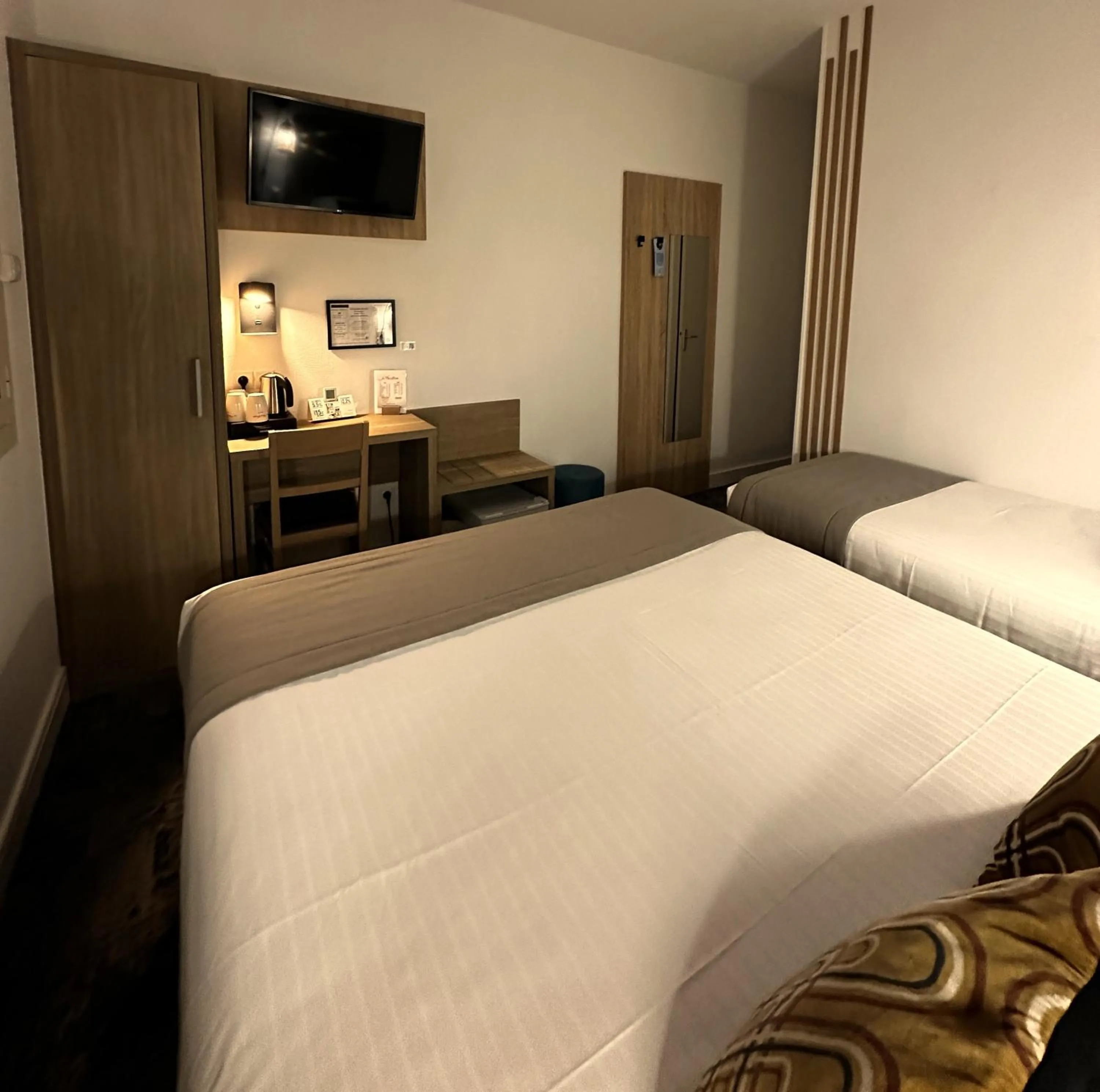 Photo of the whole room, Bed in Logis Le Passiflore Cognac