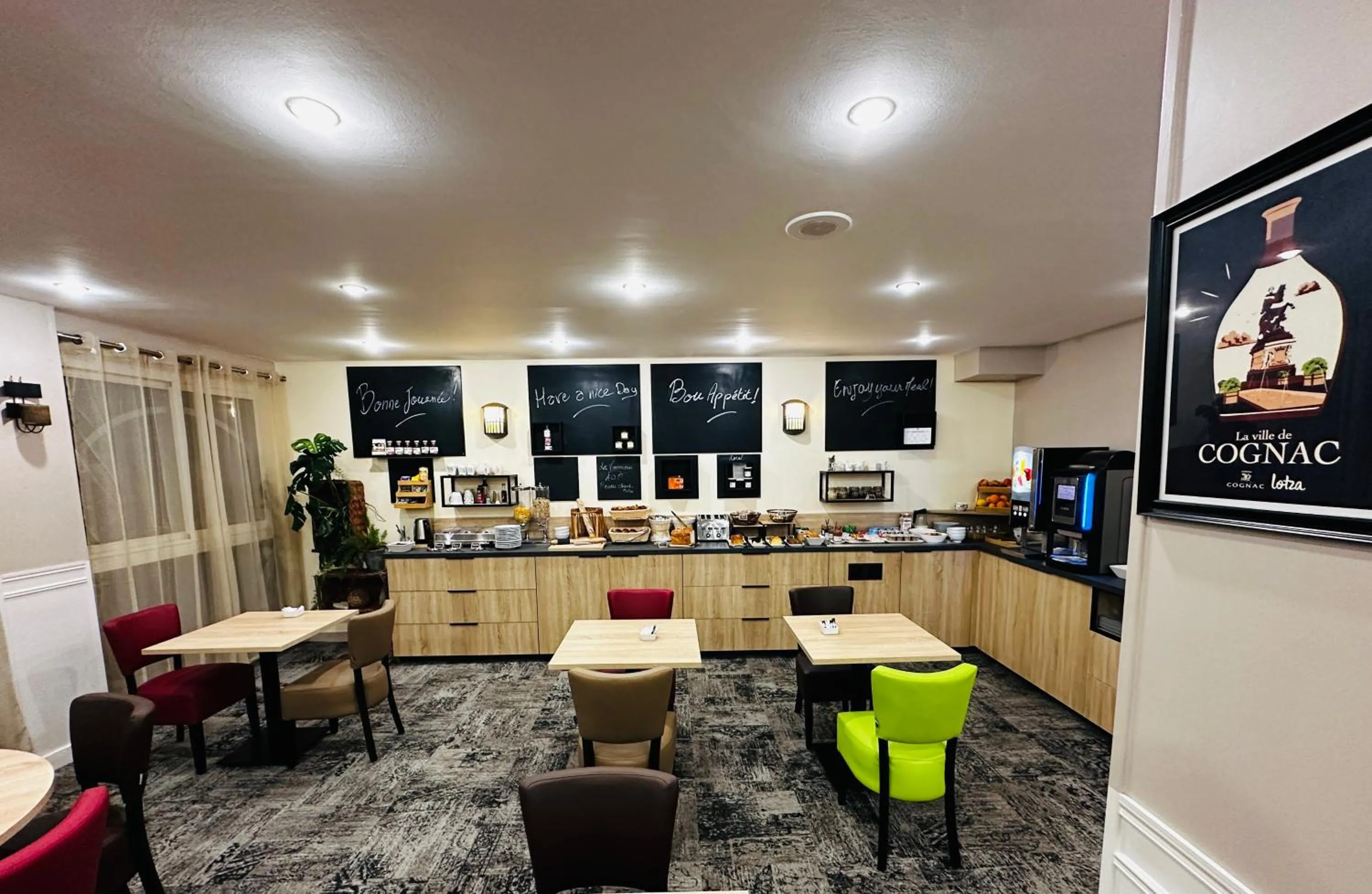 Buffet breakfast in Logis Le Passiflore Cognac