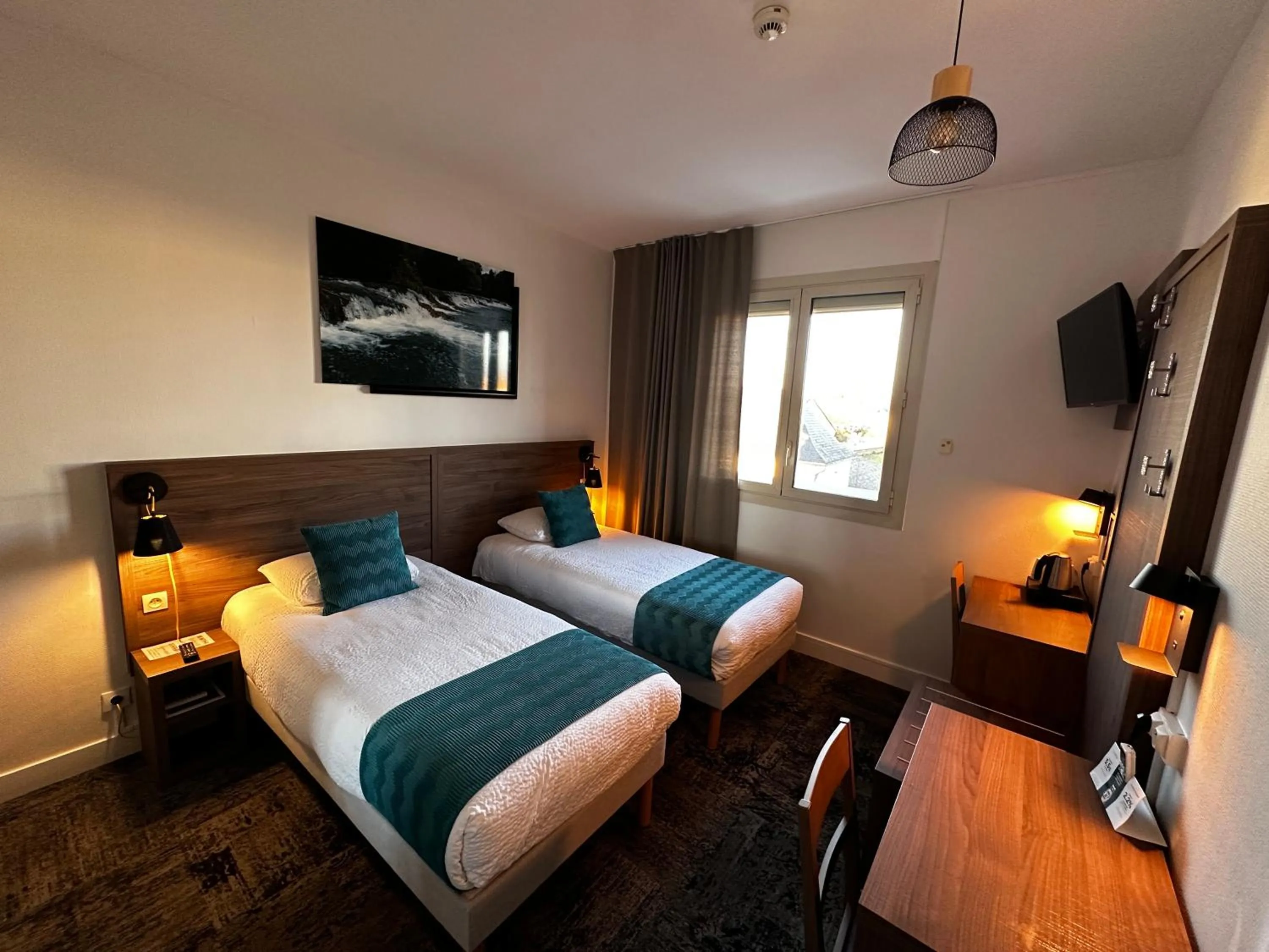 Bed in Logis Le Passiflore Cognac