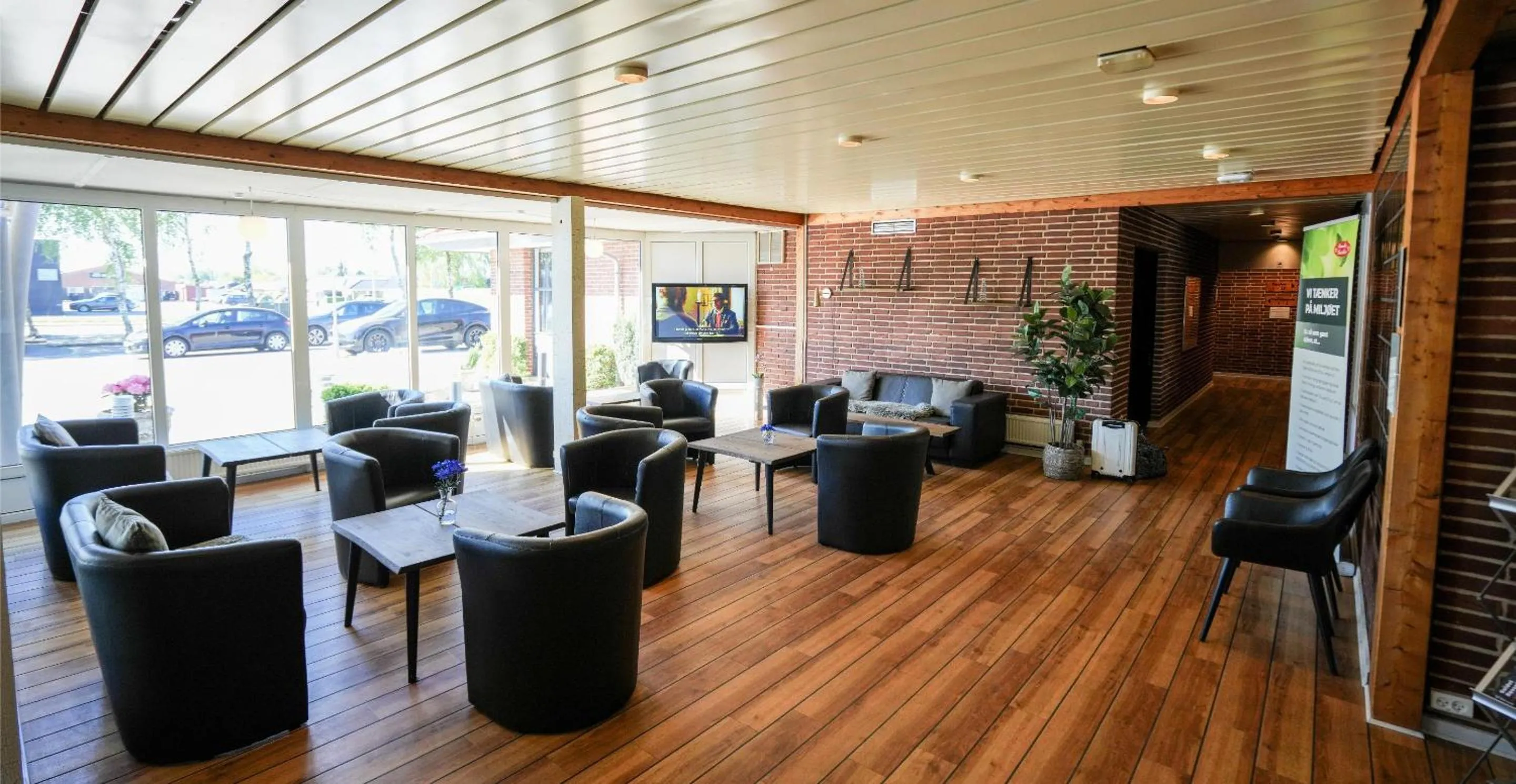 Communal lounge/ TV room in Hotel Lynggaarden