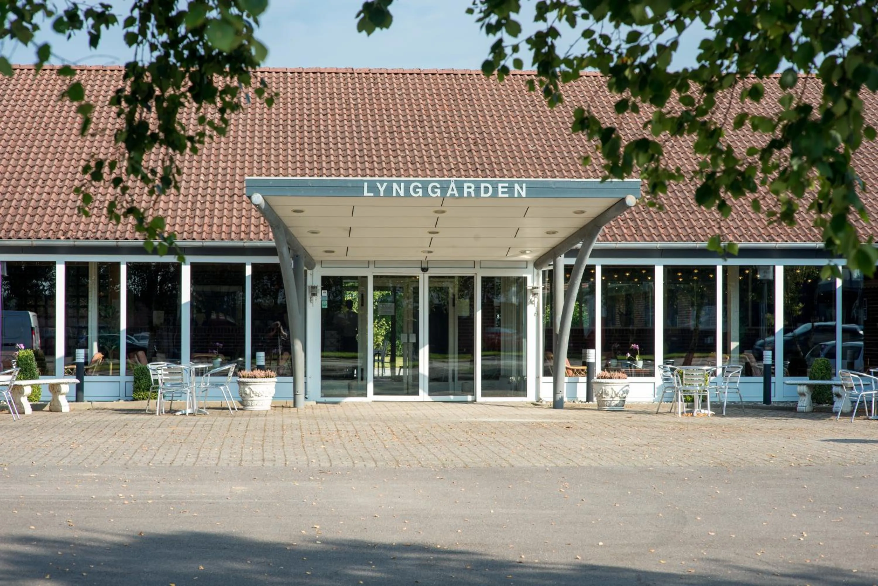 Facade/entrance in Hotel Lynggaarden