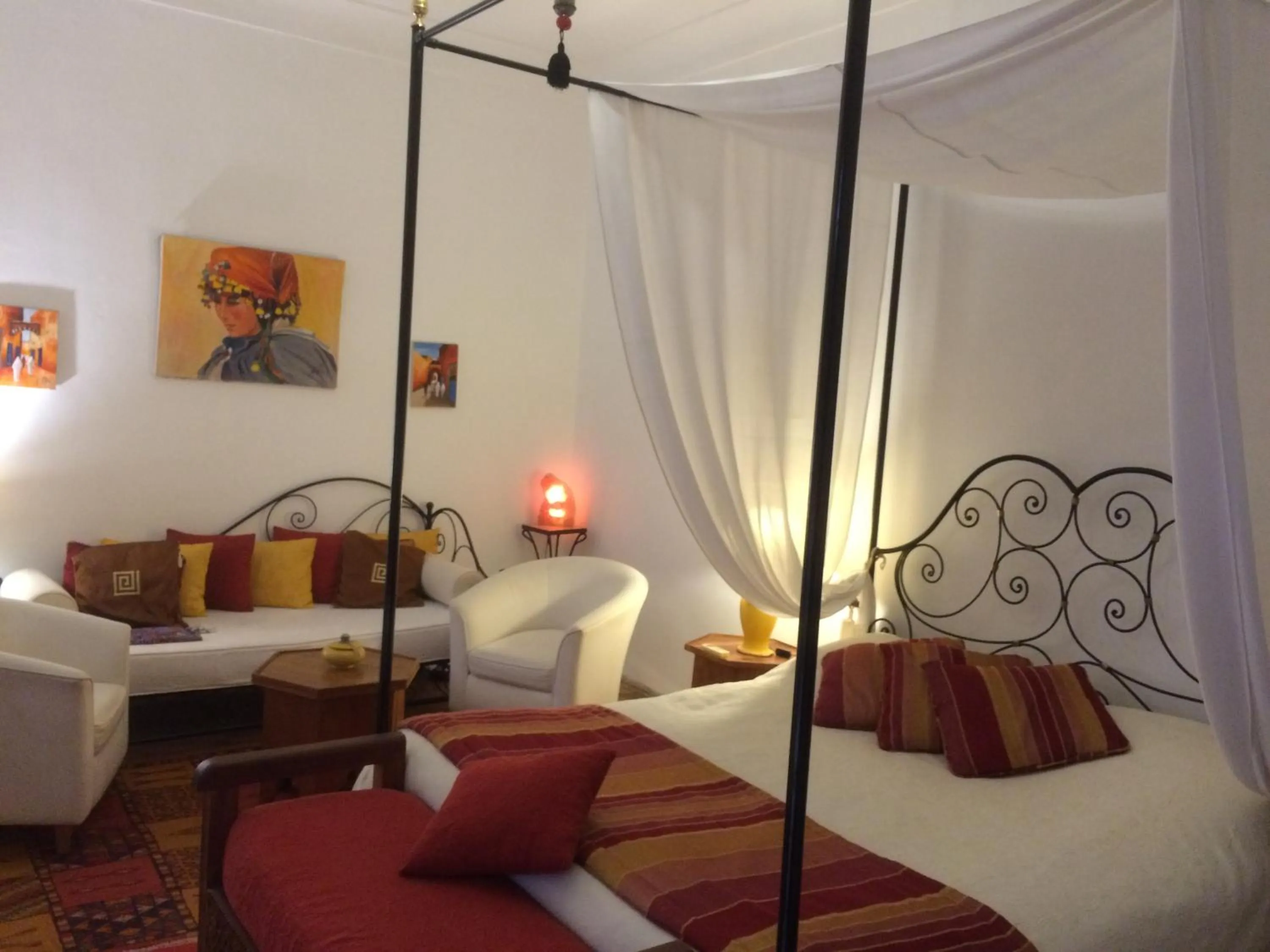Photo of the whole room, Bed in Riad Irene