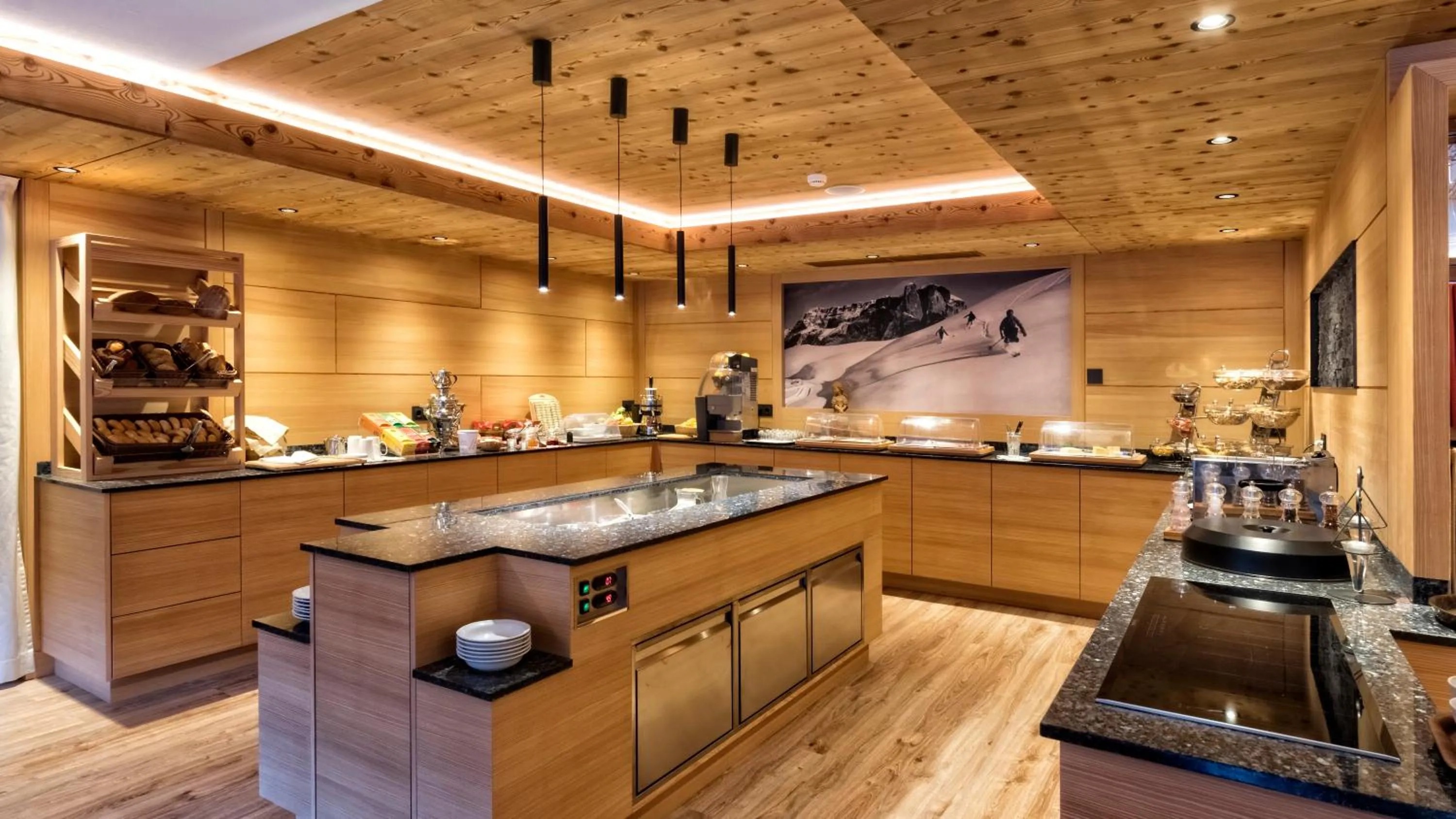 Restaurant/places to eat in Hotel Interski