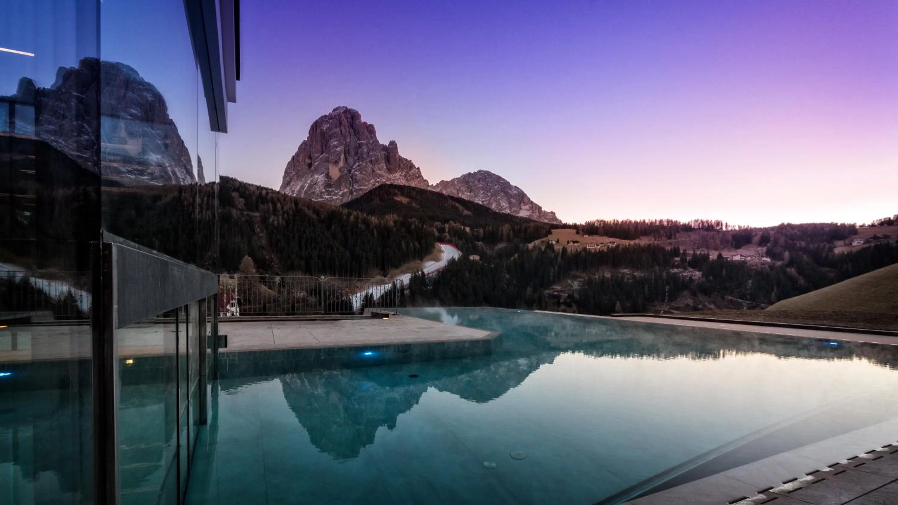 Swimming pool in Hotel Interski