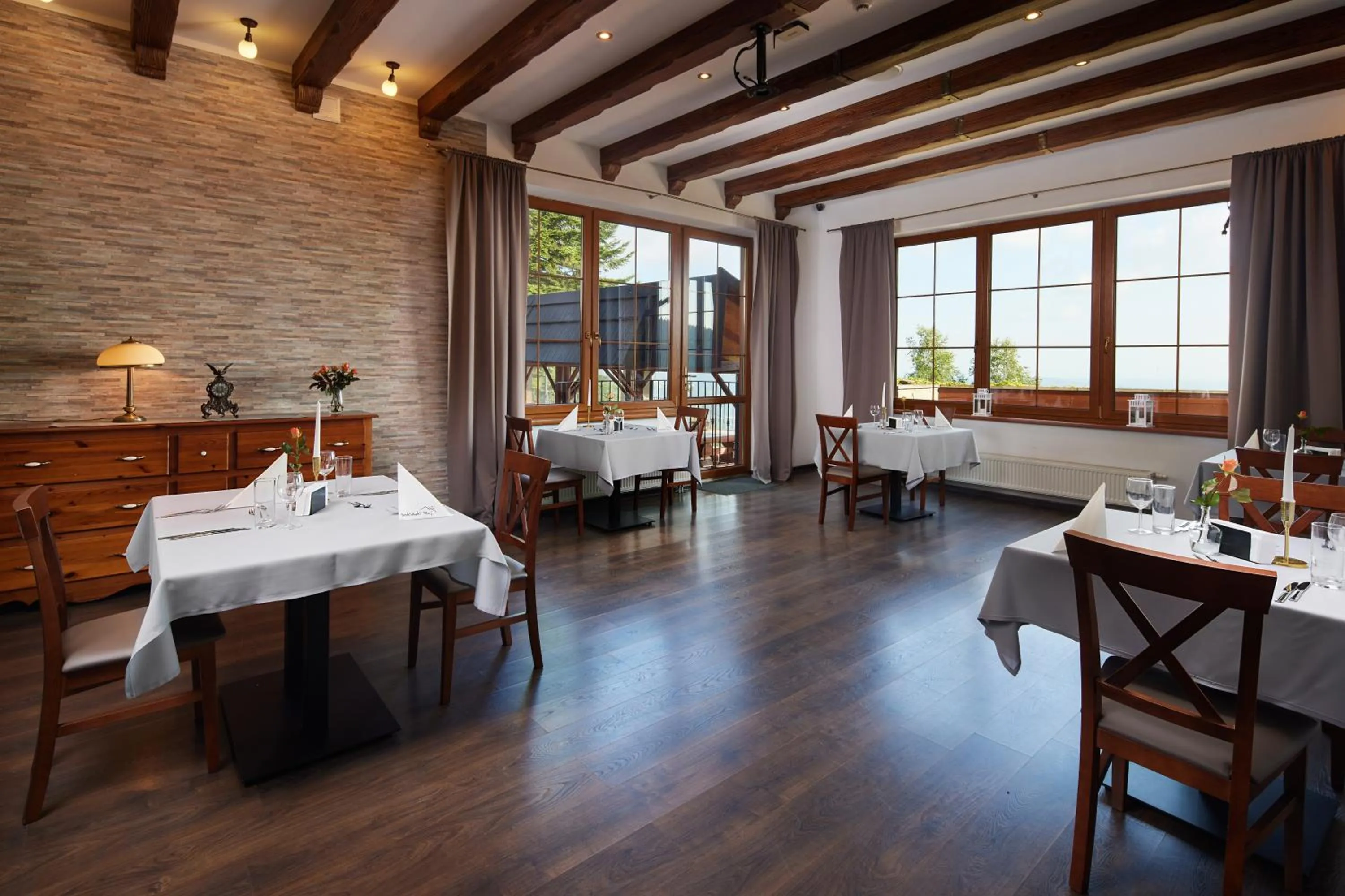 Restaurant/places to eat in Hotel Beskidzki Raj Medical SPA