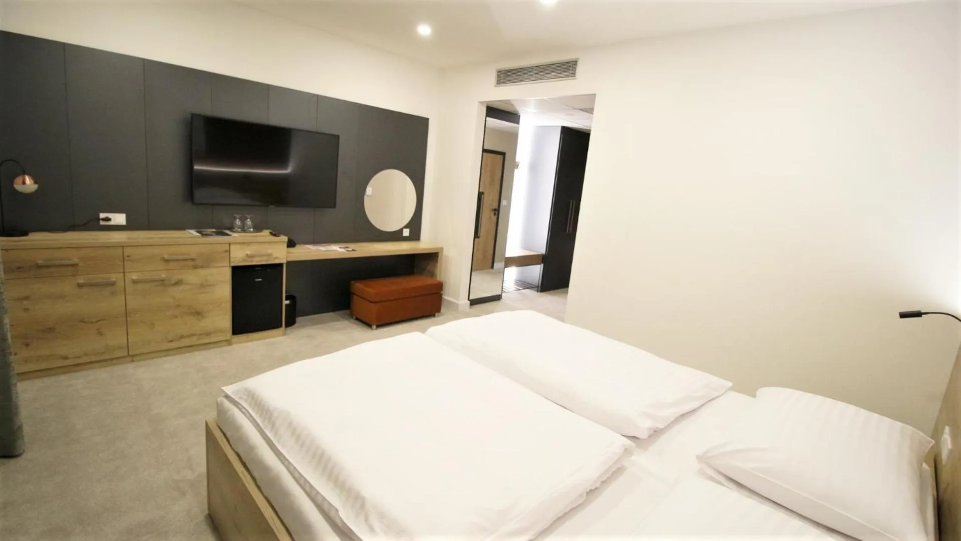 TV and multimedia, Bed in Hotel Magnus Trenčín