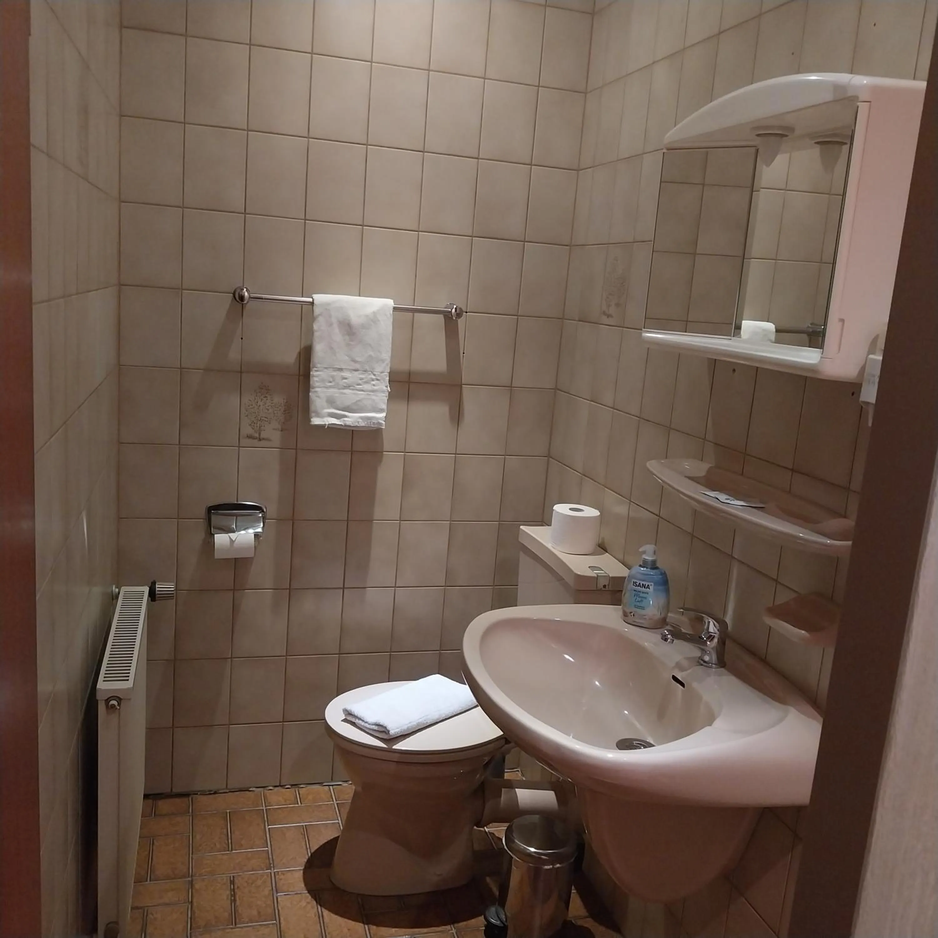 Toilet in Landhaus im kühlen Grunde Garni