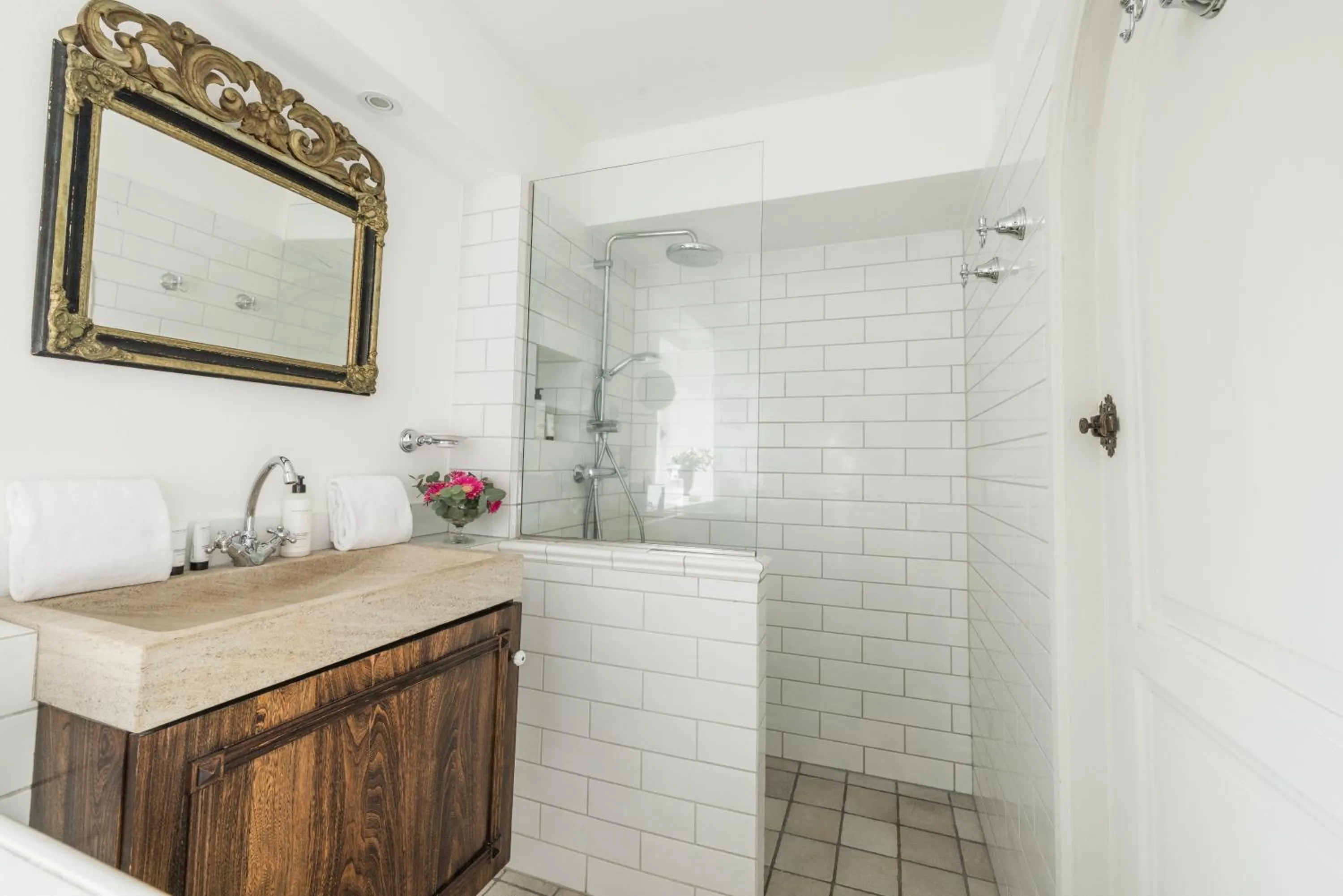 Property building in Château Le Cagnard