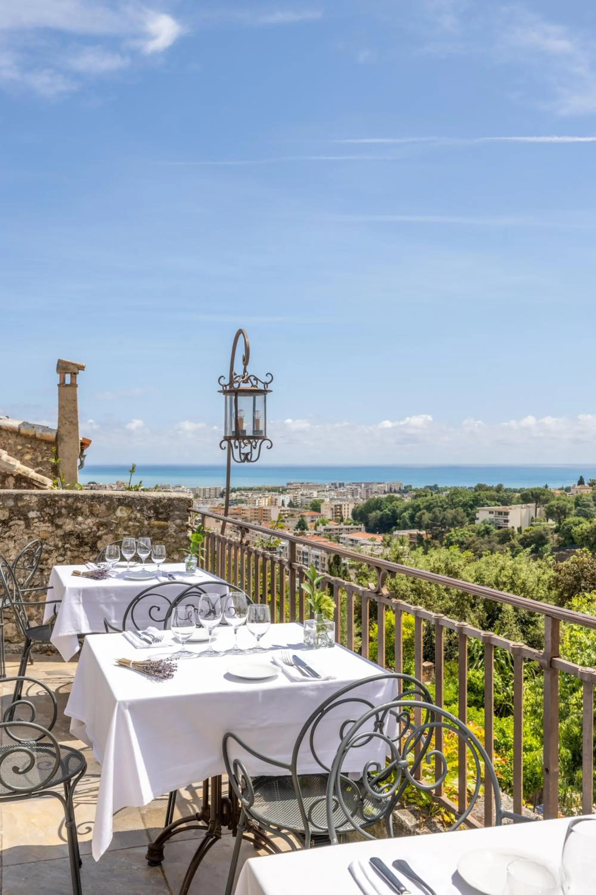 Restaurant/places to eat in Château Le Cagnard