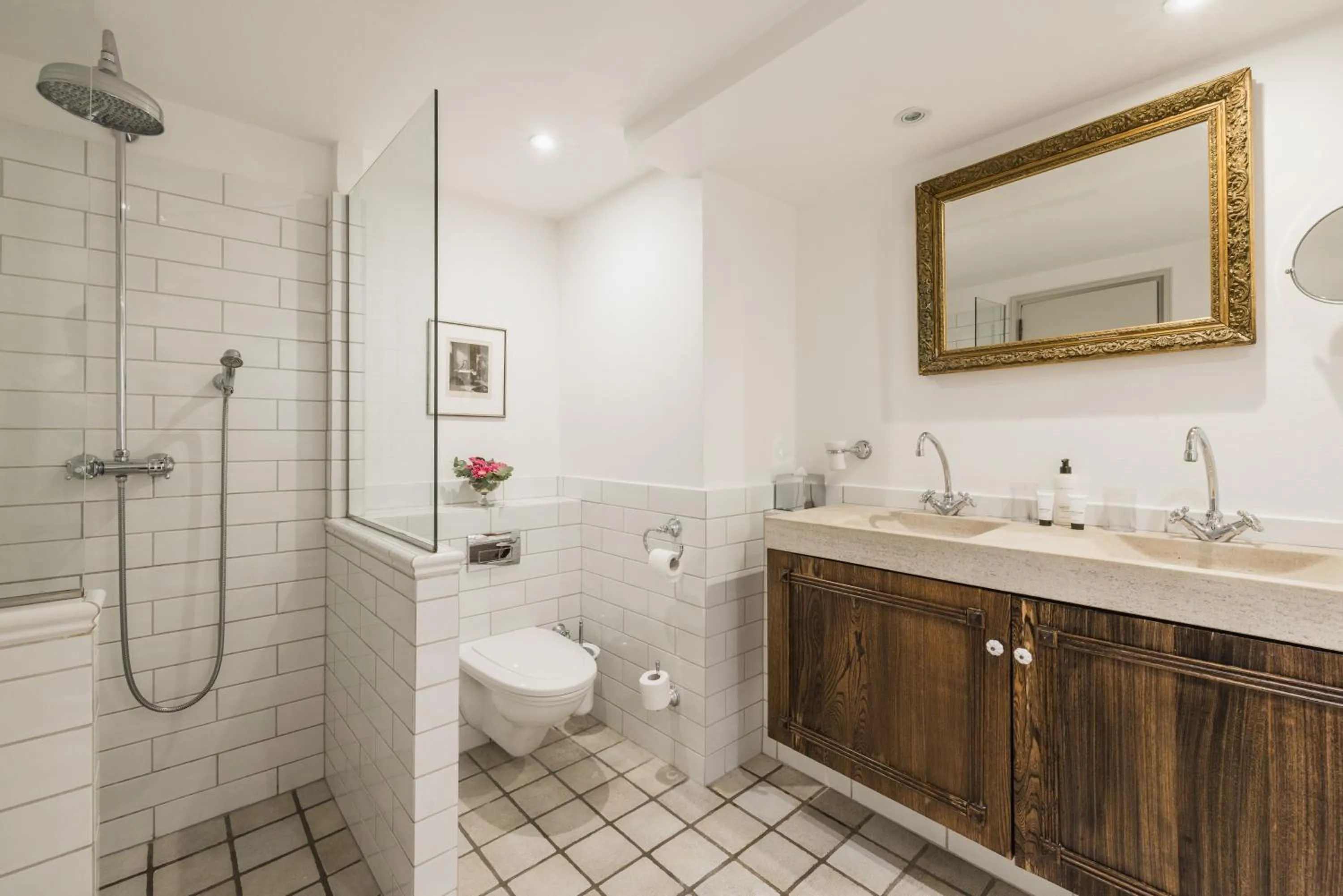 Property building in Château Le Cagnard