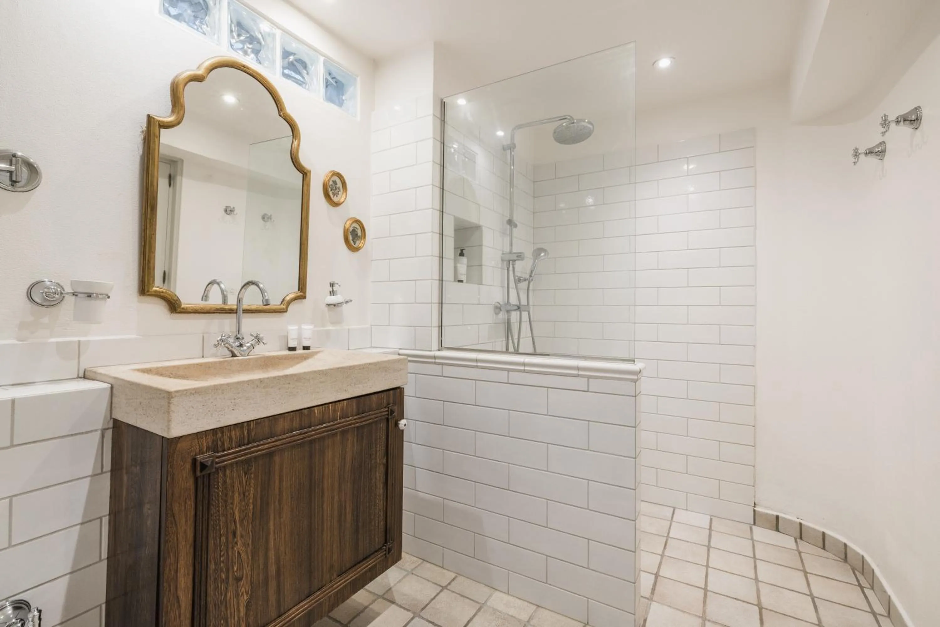 Property building in Château Le Cagnard