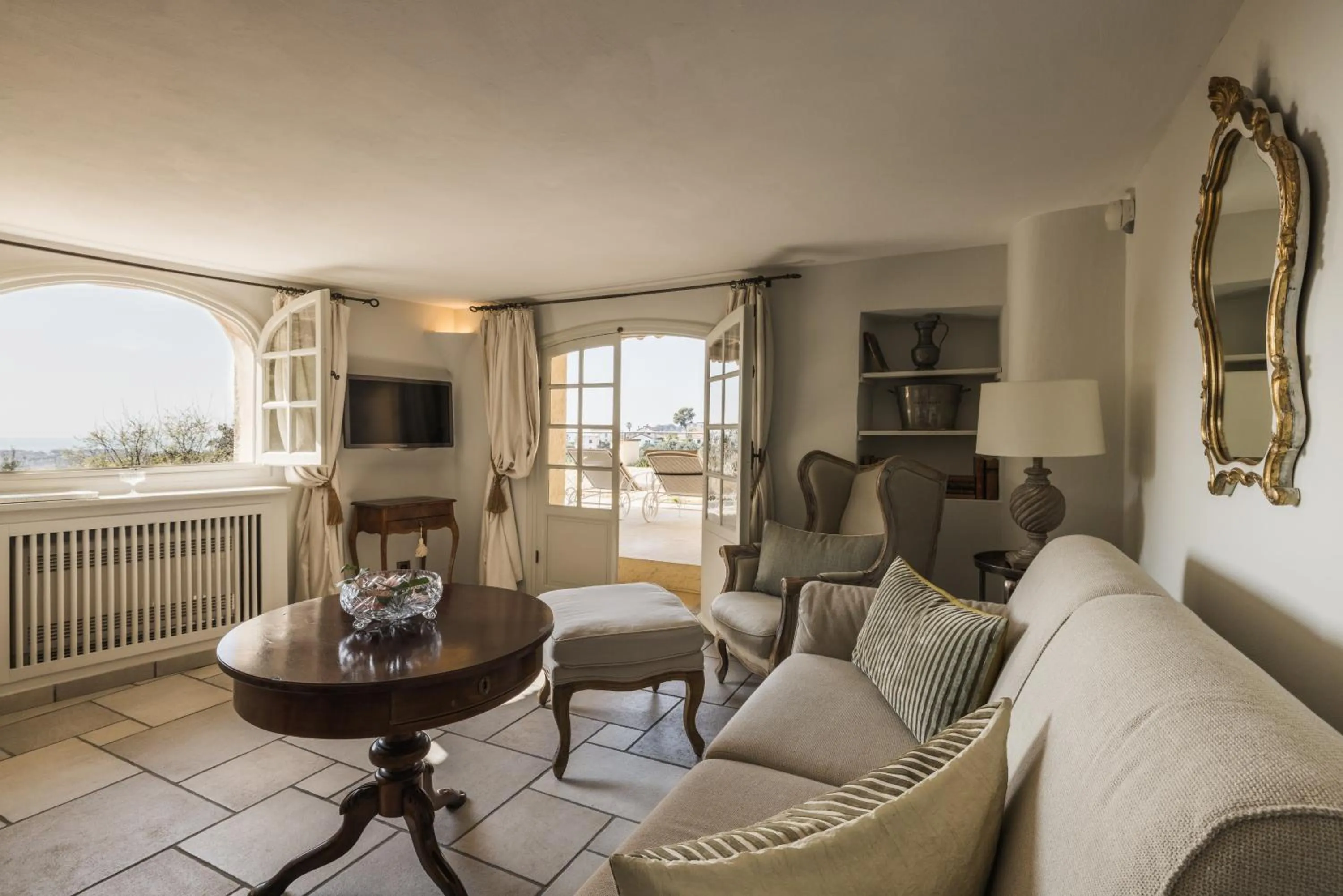 Property building in Château Le Cagnard