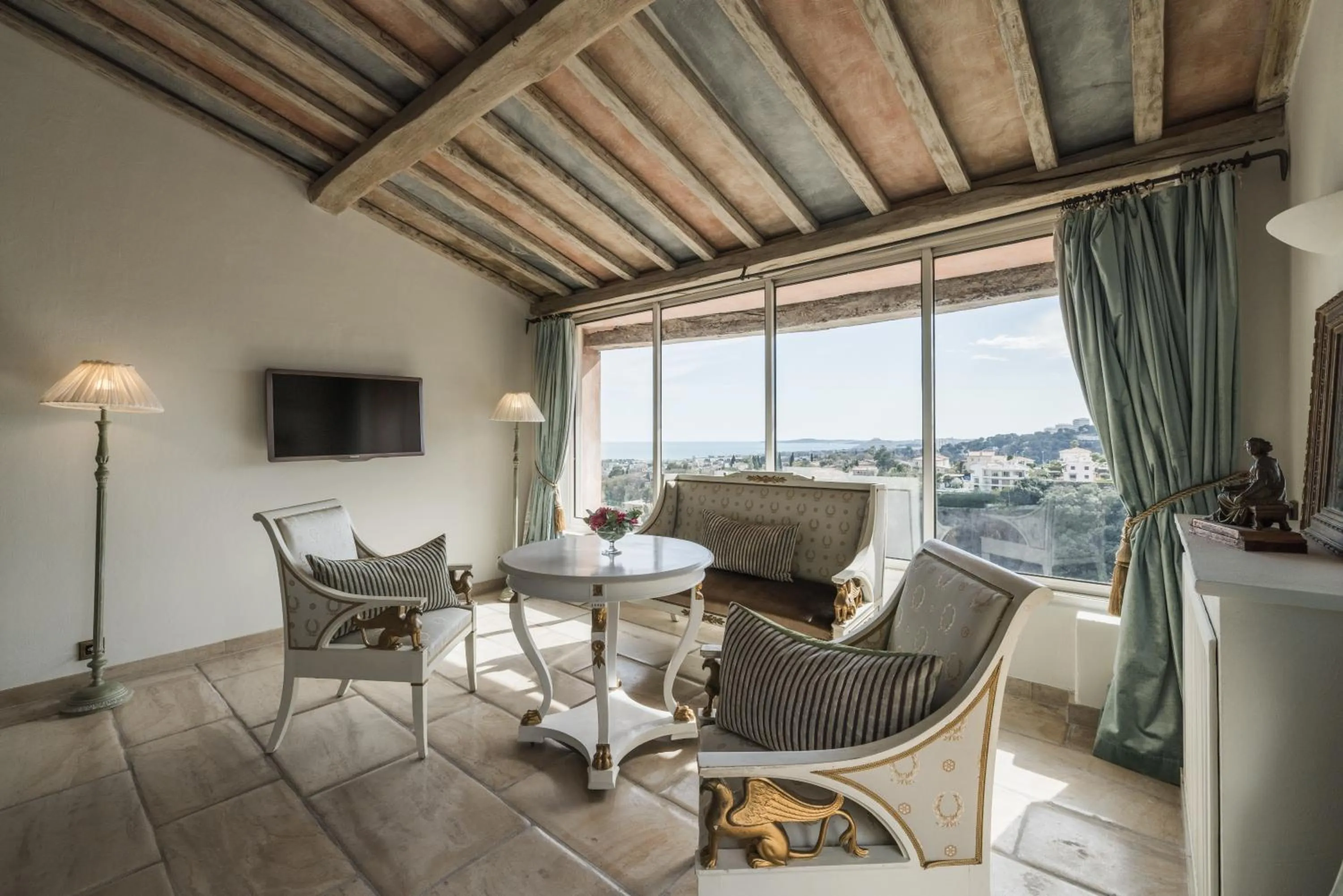 Property building in Château Le Cagnard