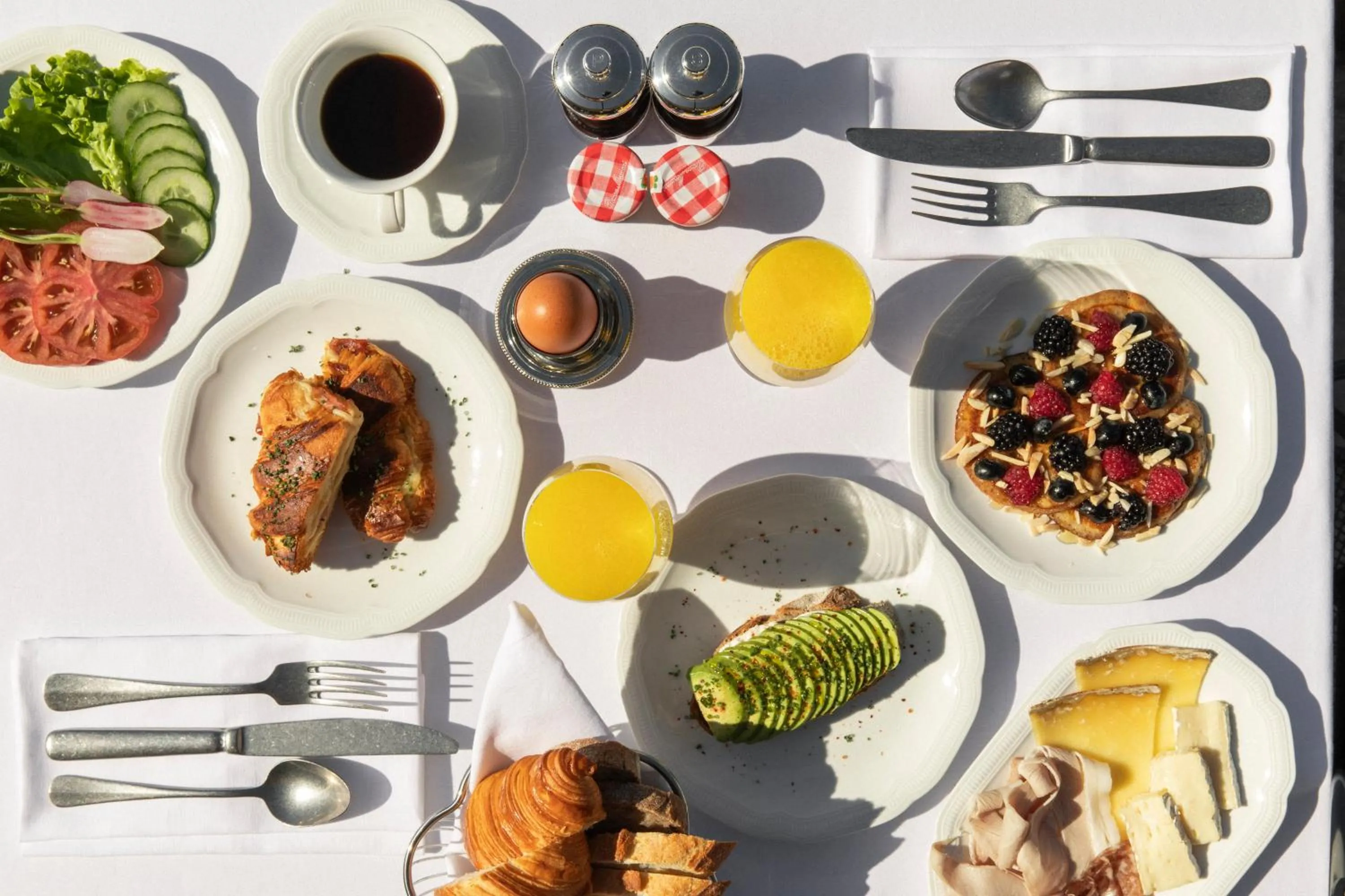 Breakfast in Château Le Cagnard