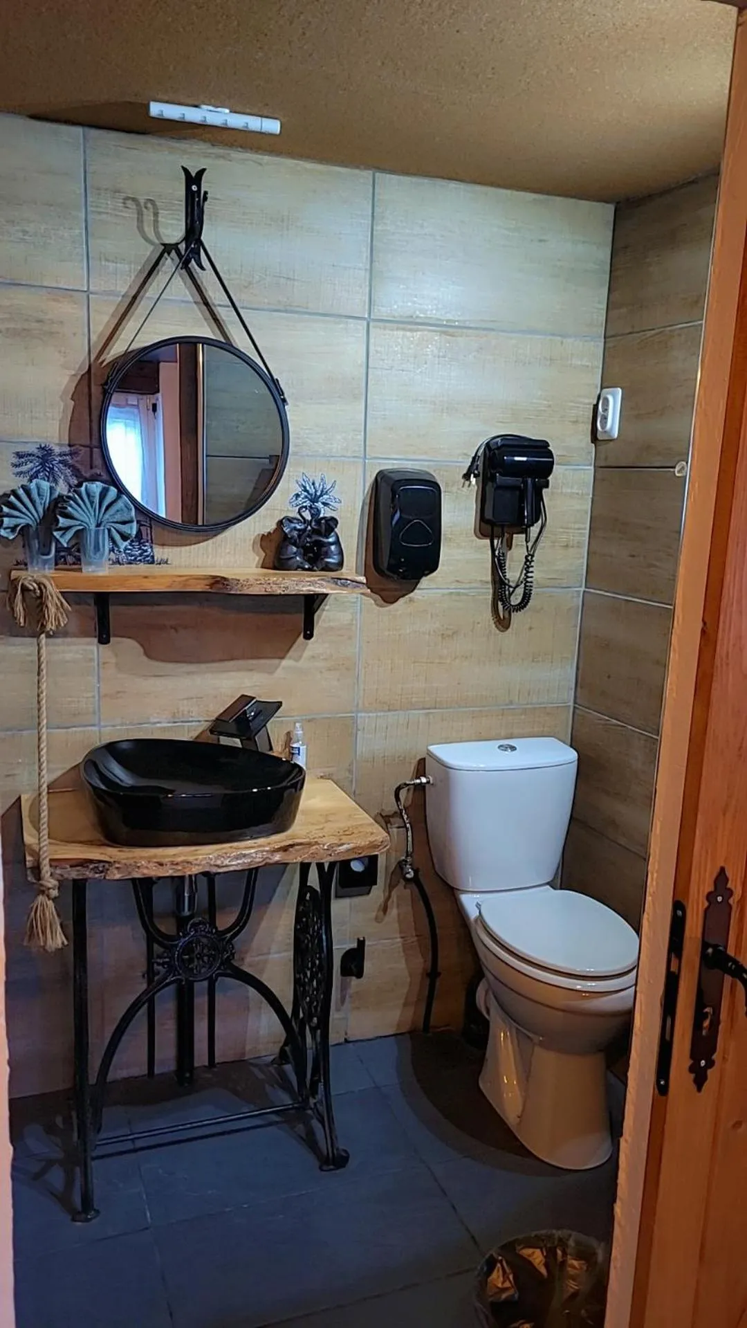 Toilet in Gîtes & Chambres d'hôtes Villa La Lorraine