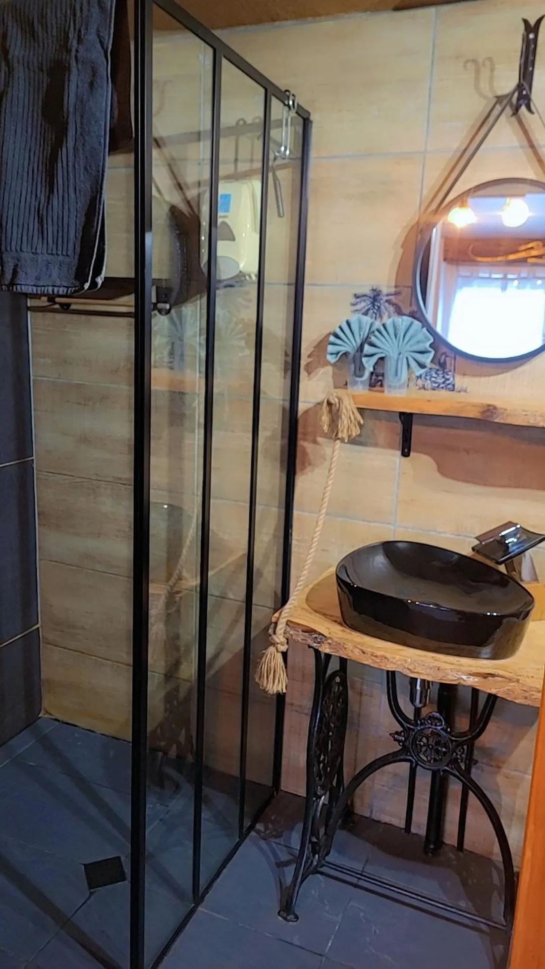 Bathroom in Gîtes & Chambres d'hôtes Villa La Lorraine