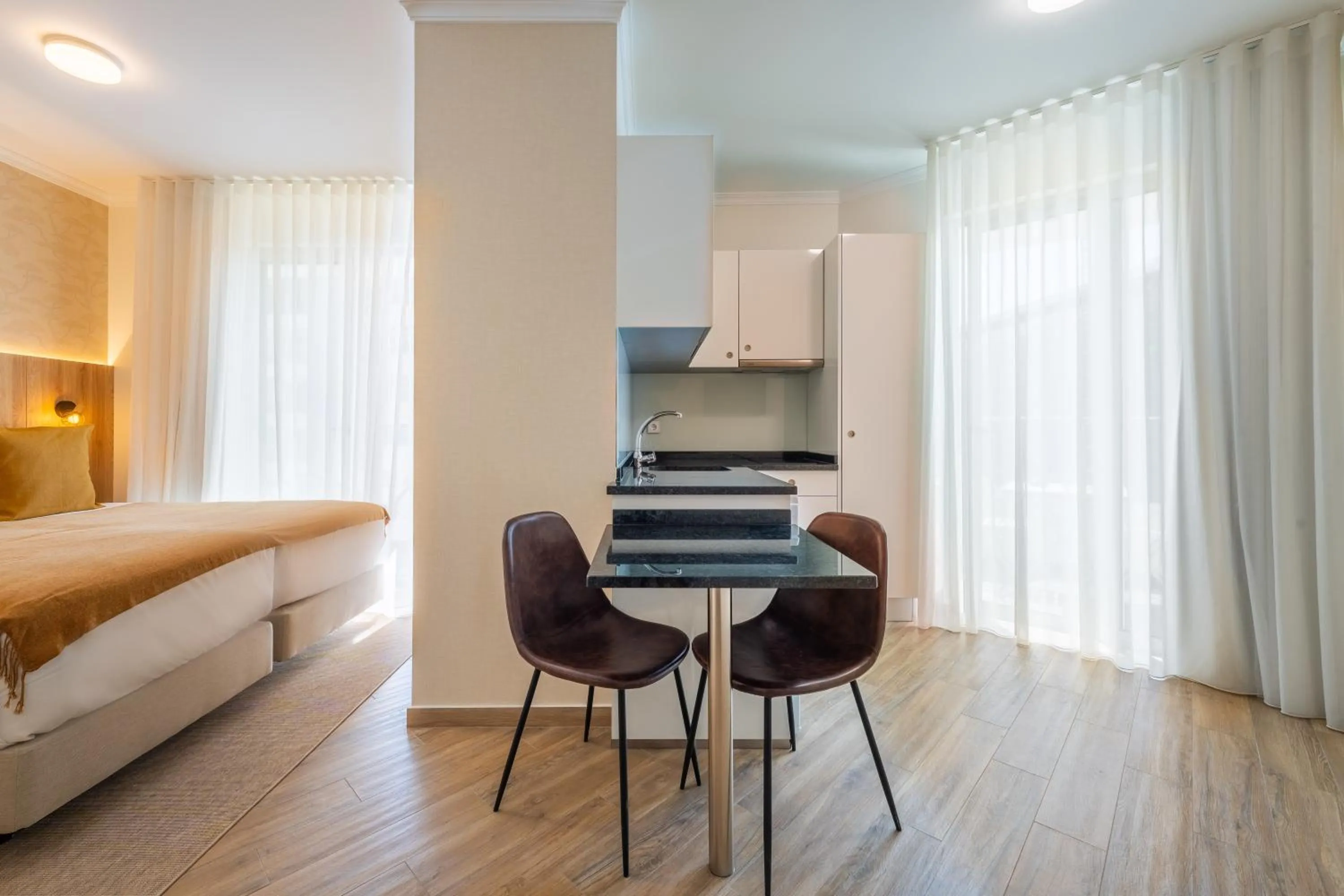 Bed in Vila Baleira Residence