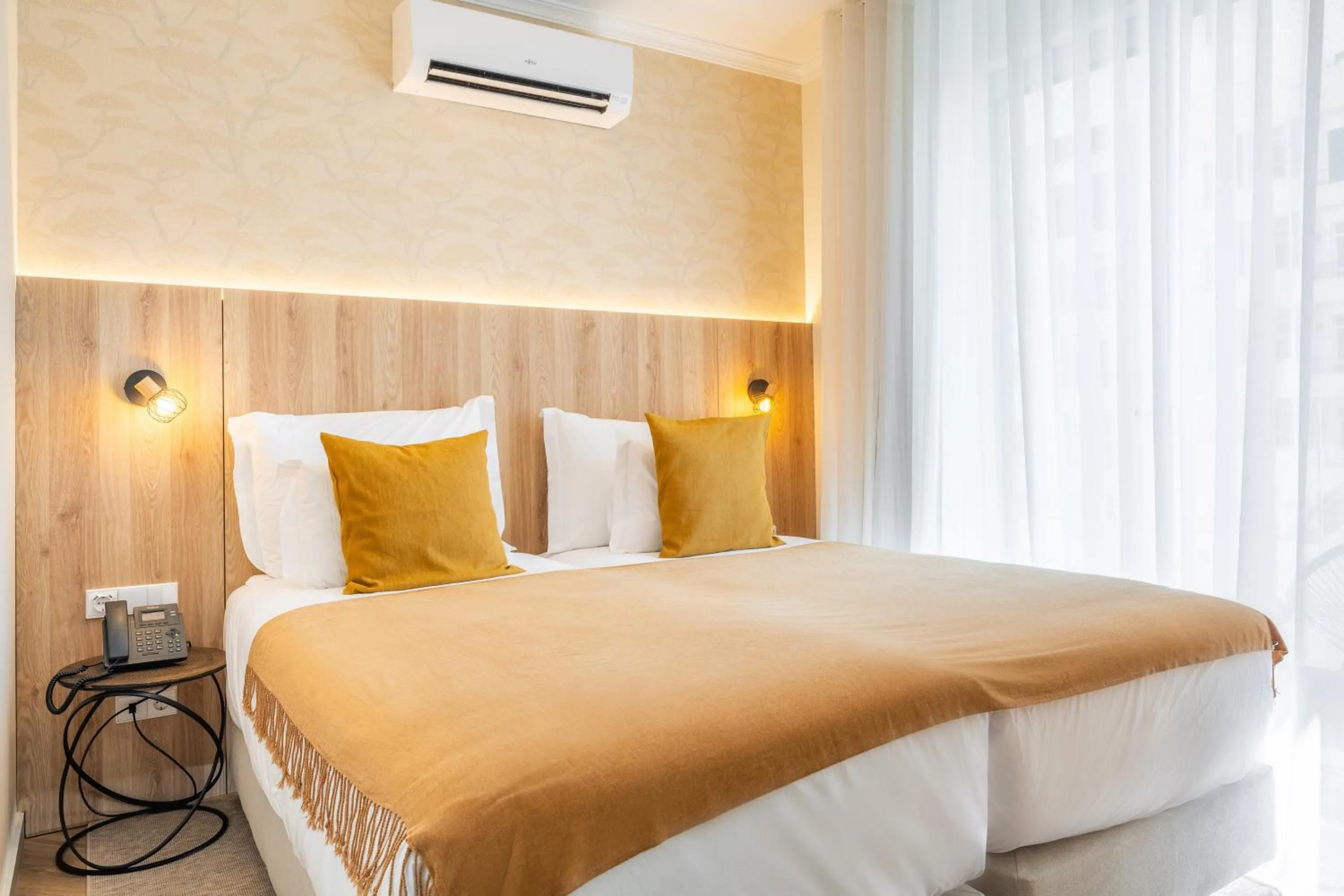 Bed in Vila Baleira Residence